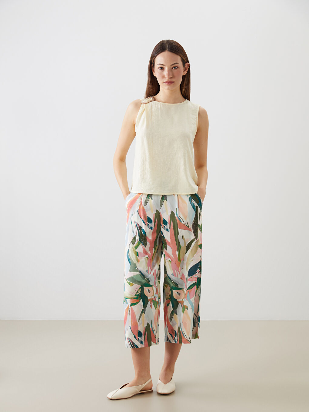 LCWAIKIKI Classic Elasticated Waist Floral Women's Capri -S5JU63Z8-LRR