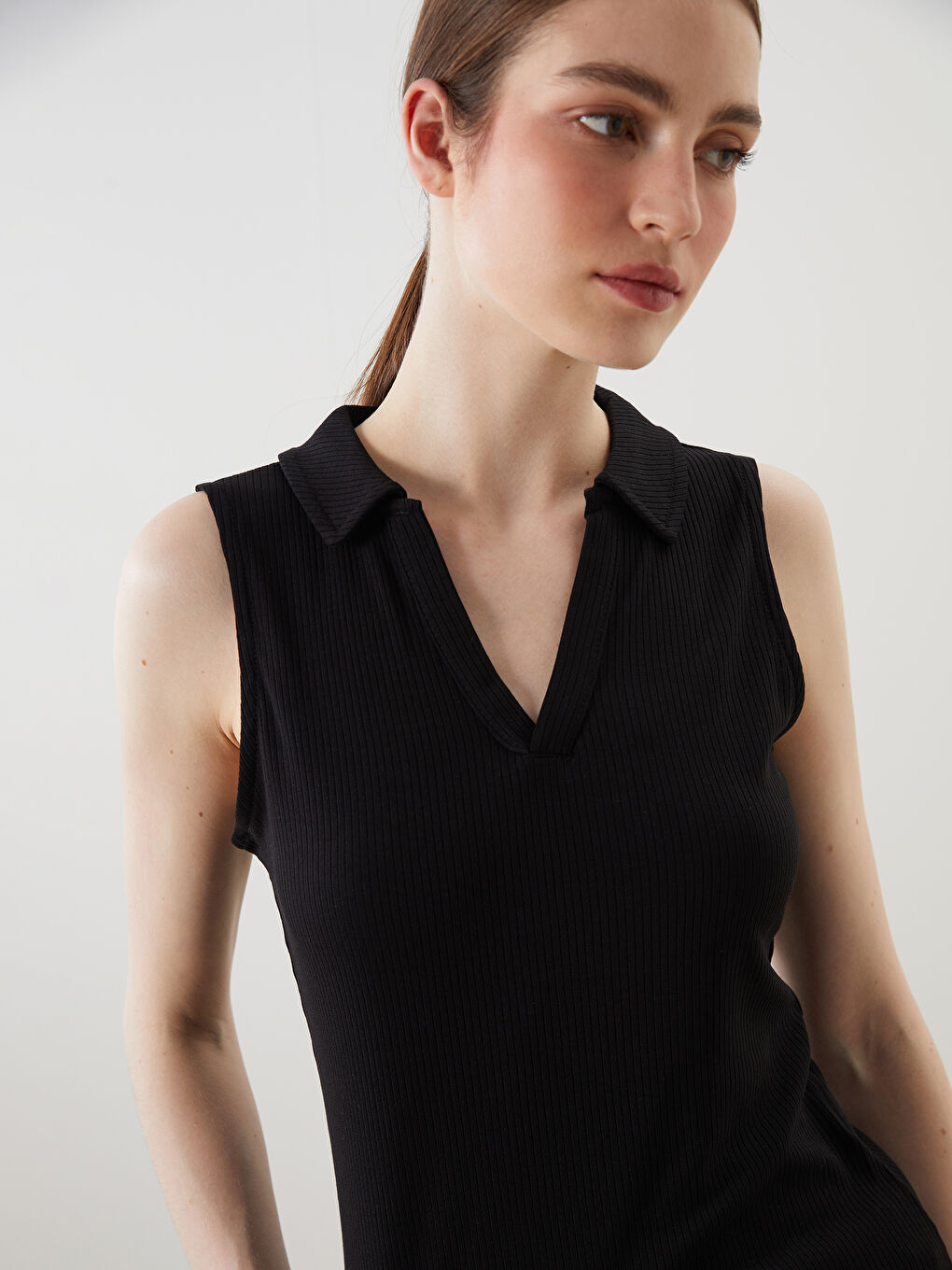 Siyah Polo Yaka Kadın Atlet-3