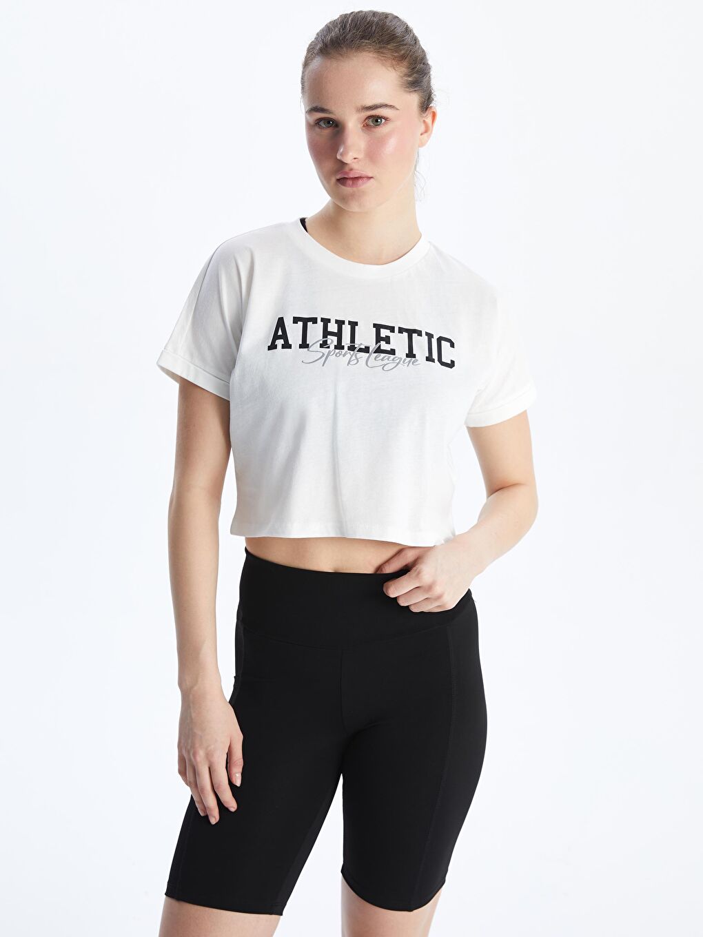 Beyaz Bisiklet Yaka Baskılı Crop Kadın Spor Tişört