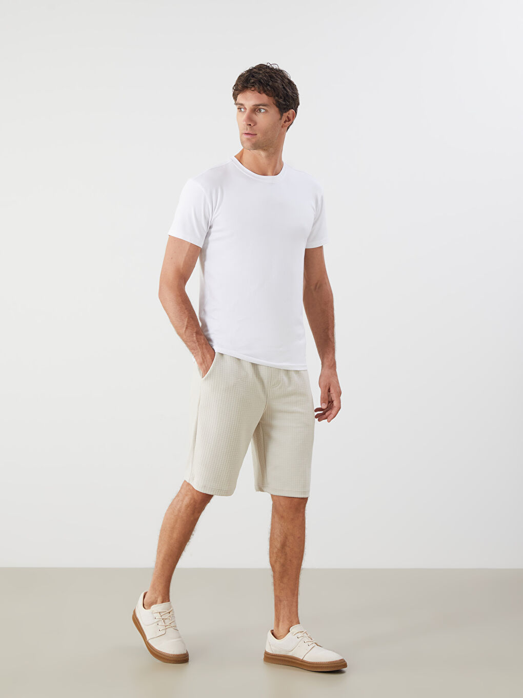 Bej Standart Kalıp Erkek Şort