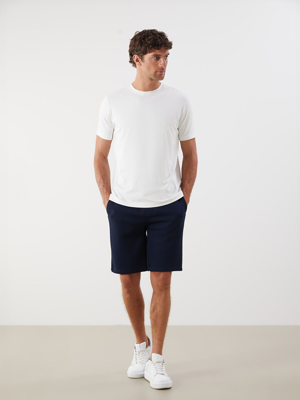 LCWAIKIKI Classic Standard Fit Men's Shorts -S5JY05Z8-DWP