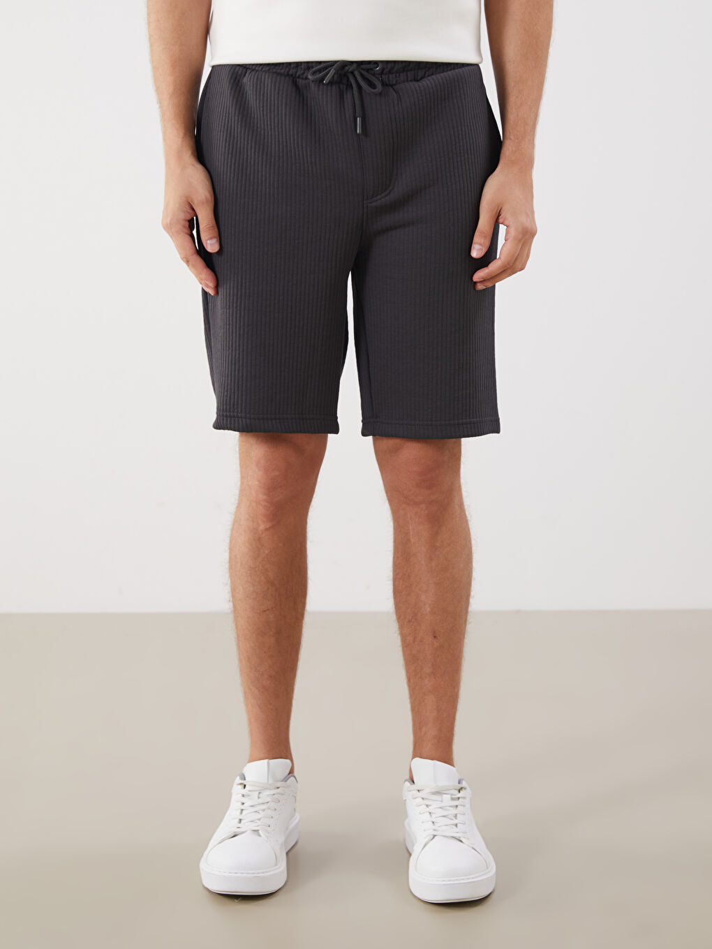 LCWAIKIKI Classic Standard Fit Men's Shorts -S5JY05Z8-YM6