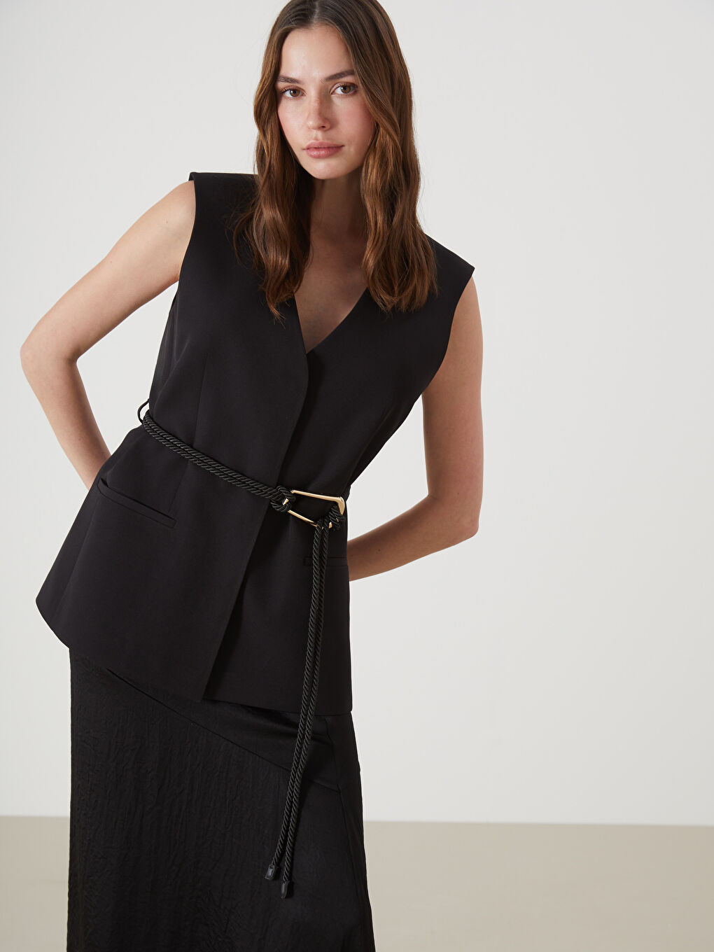 Siyah V Yaka Kadın Klasik Yelek