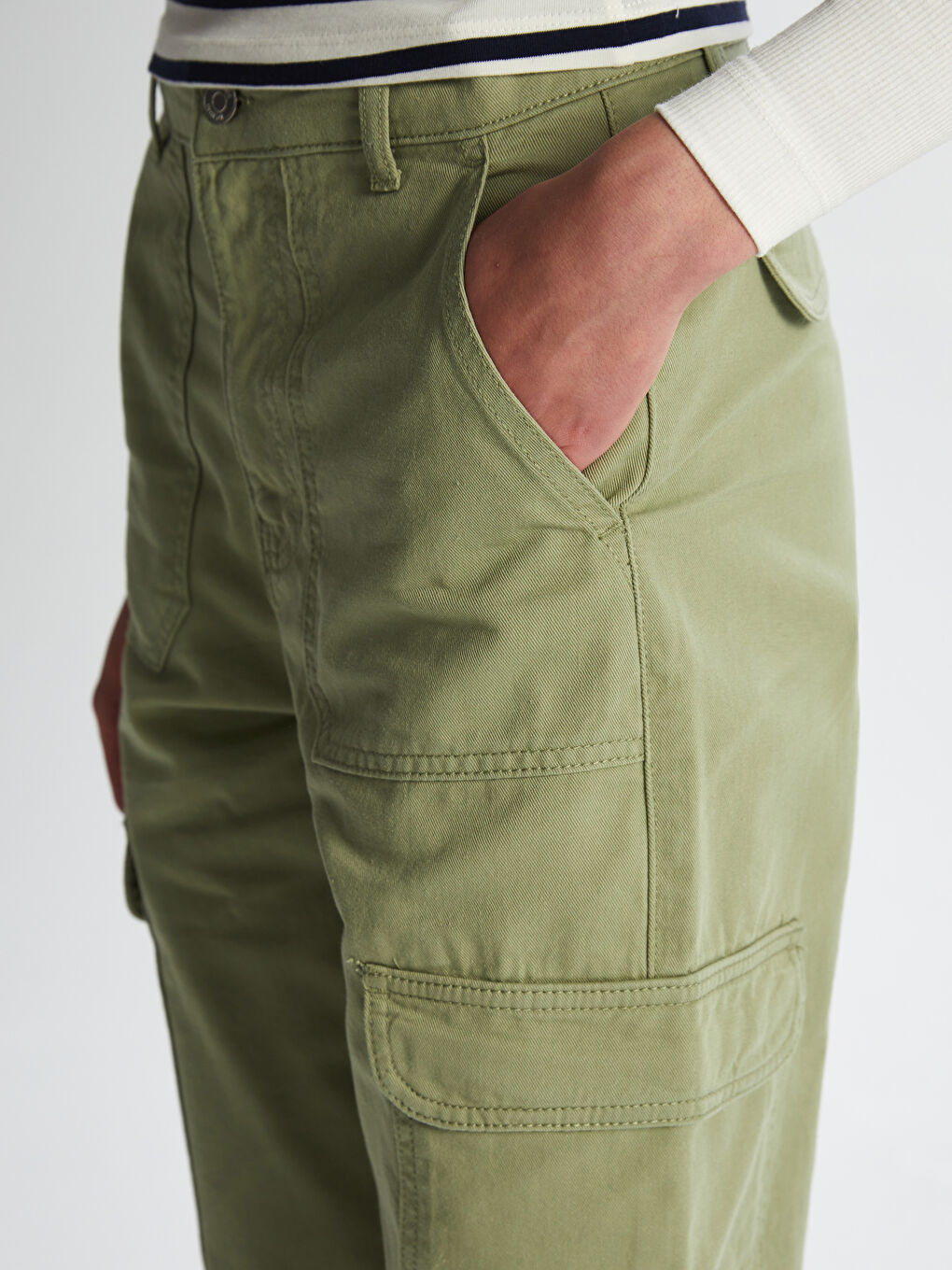 Straight Fit Women's Cargo Jeans-2