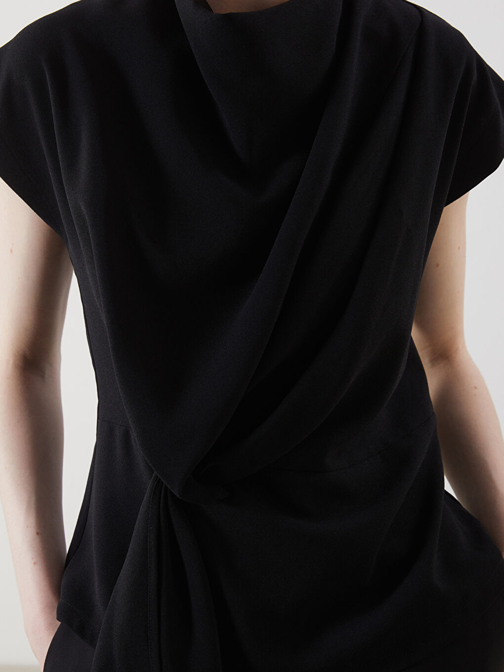 بلوز ڕه‌ش ئافرەت -S5K001Z8-CVL