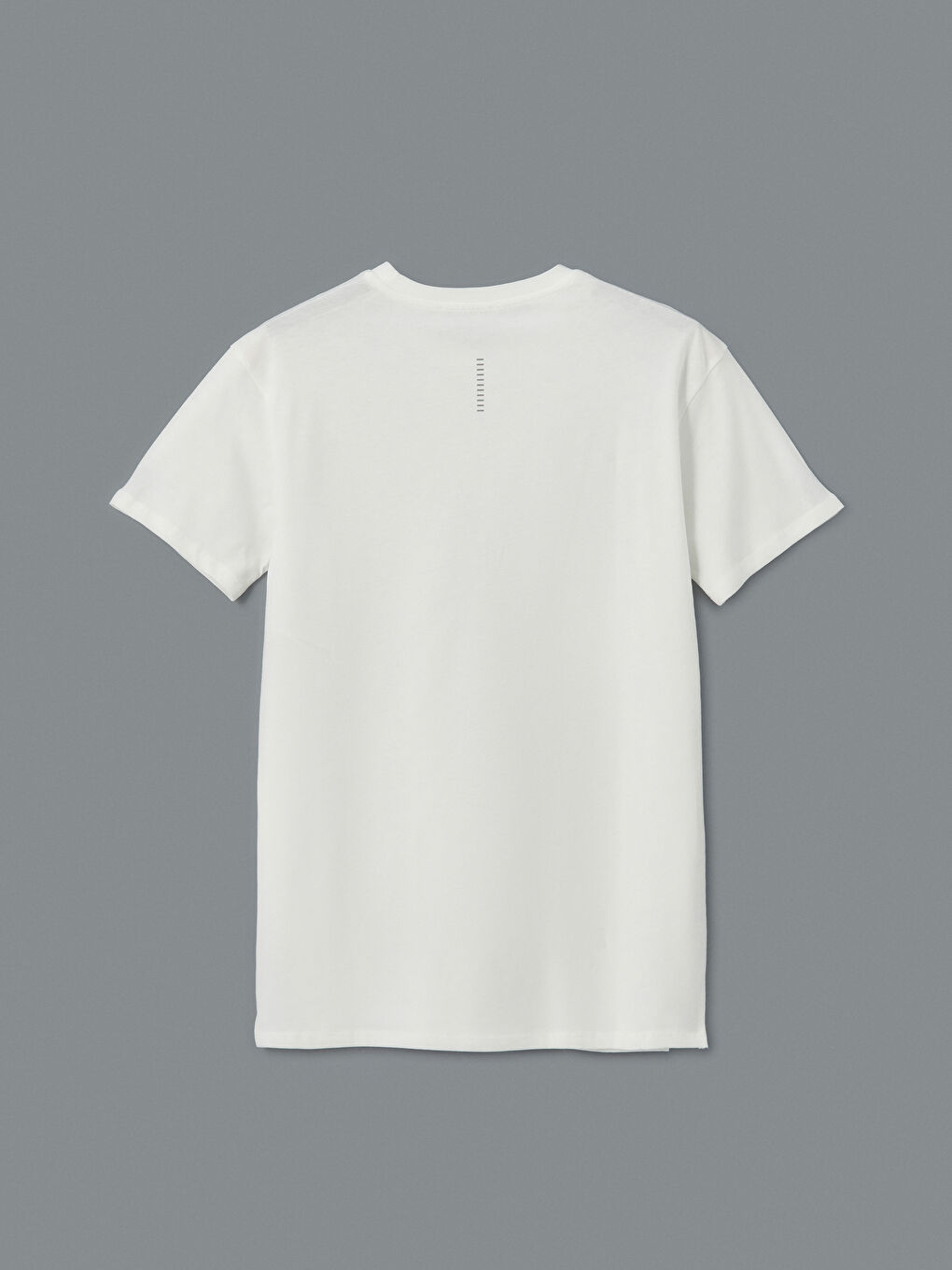 Beyaz Bisiklet Yaka Reflektör Baskılı Kadın Spor Tişört-5