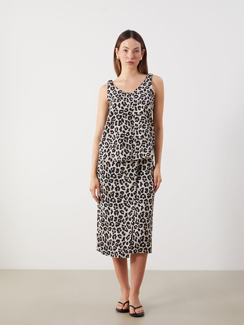 Kahverengi V Yaka Leopar Desenli Kadın Bluz-2