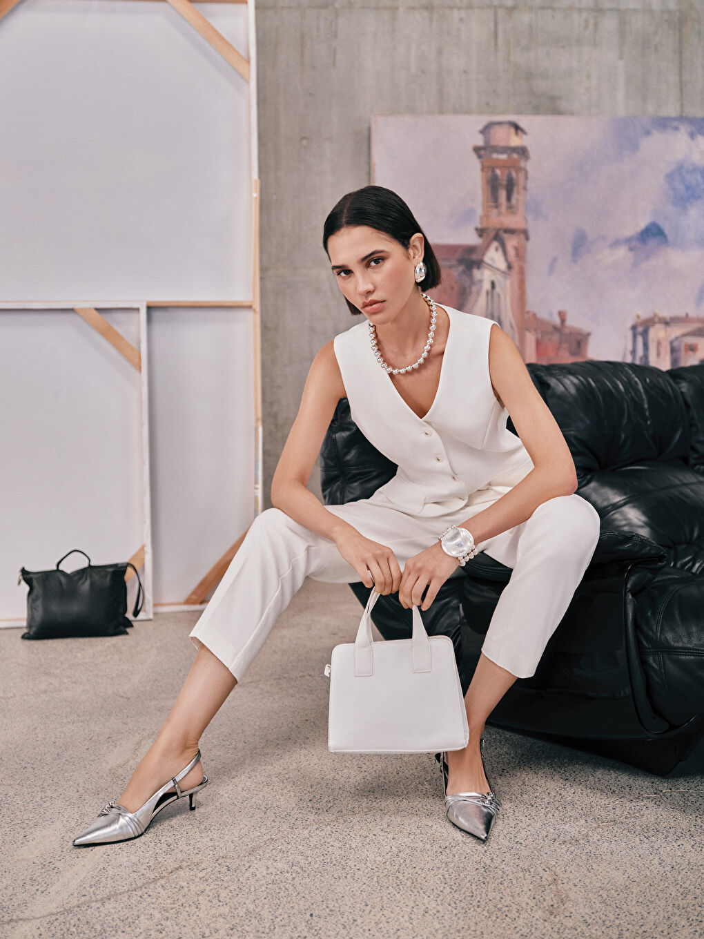 Beyaz V Yaka Kadın Klasik Yelek