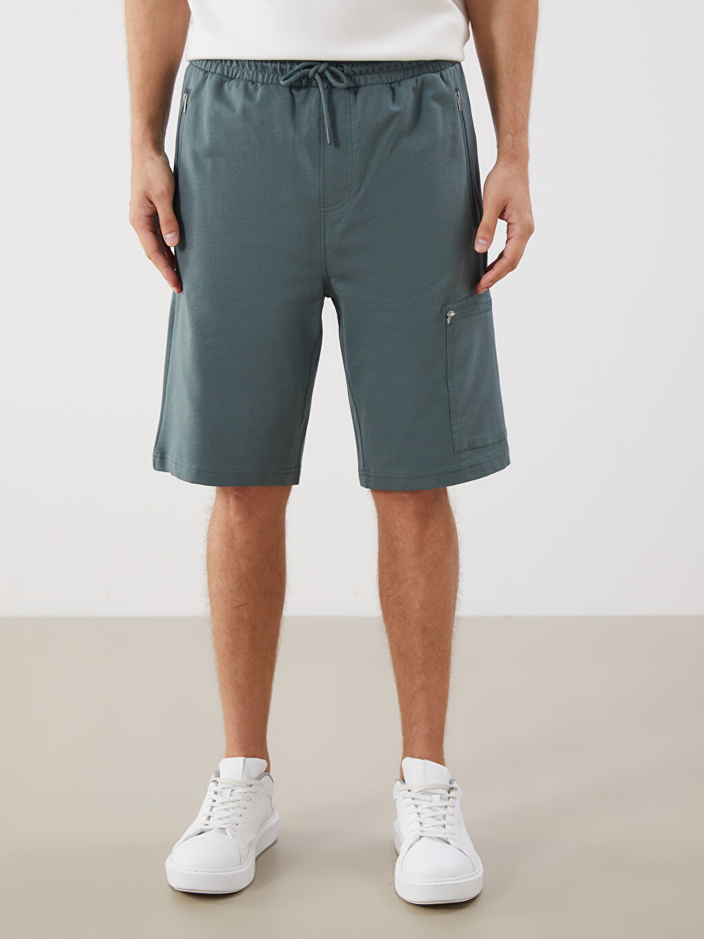 LCWAIKIKI Classic Standard Fit Men's Shorts -S5K042Z8-Z5M