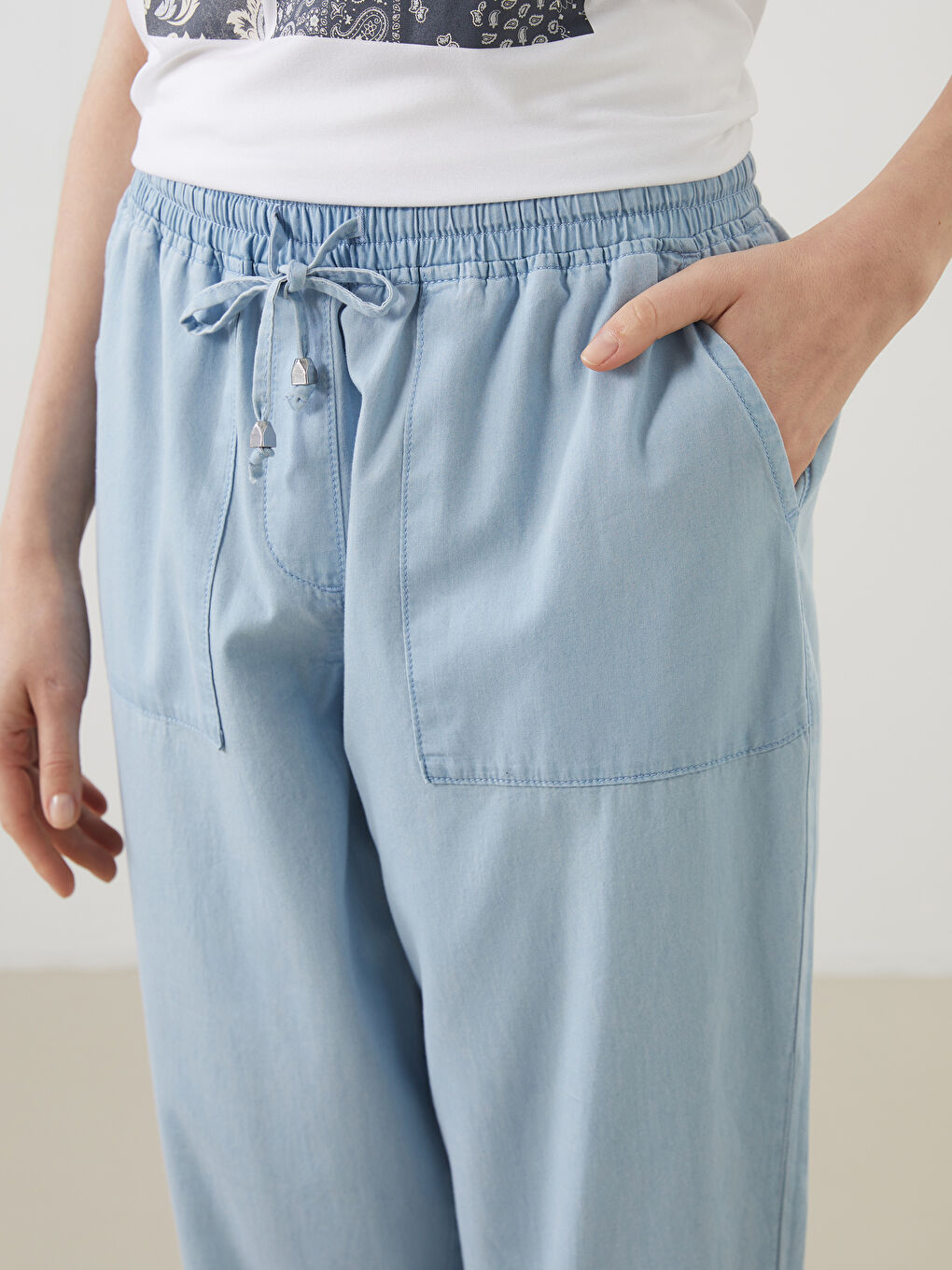 LC Waikiki Elasticated Waist Women's Denim Capri -S5K046Z8-315