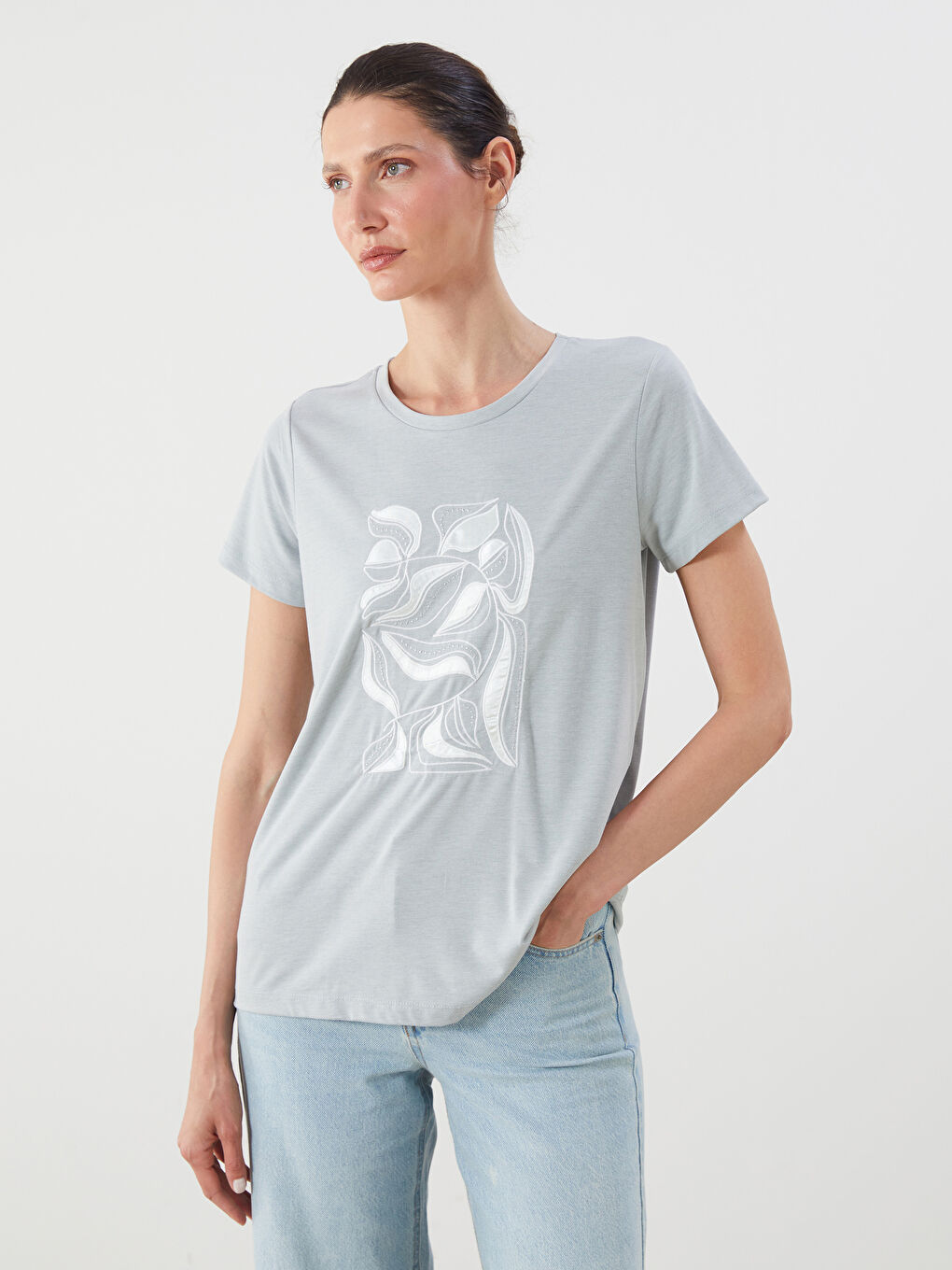 تيشيرت مطبوع بياقة دائرية للسيدات-1