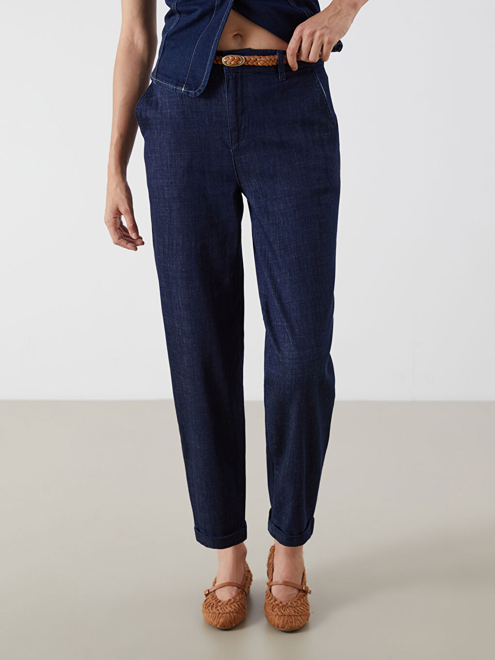 İndigo Beli Kemerli Carrot Fit Kadın Jean Pantolon-1