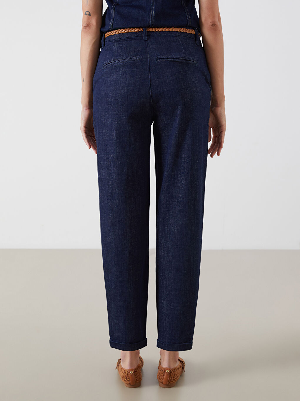 İndigo Beli Kemerli Carrot Fit Kadın Jean Pantolon-3