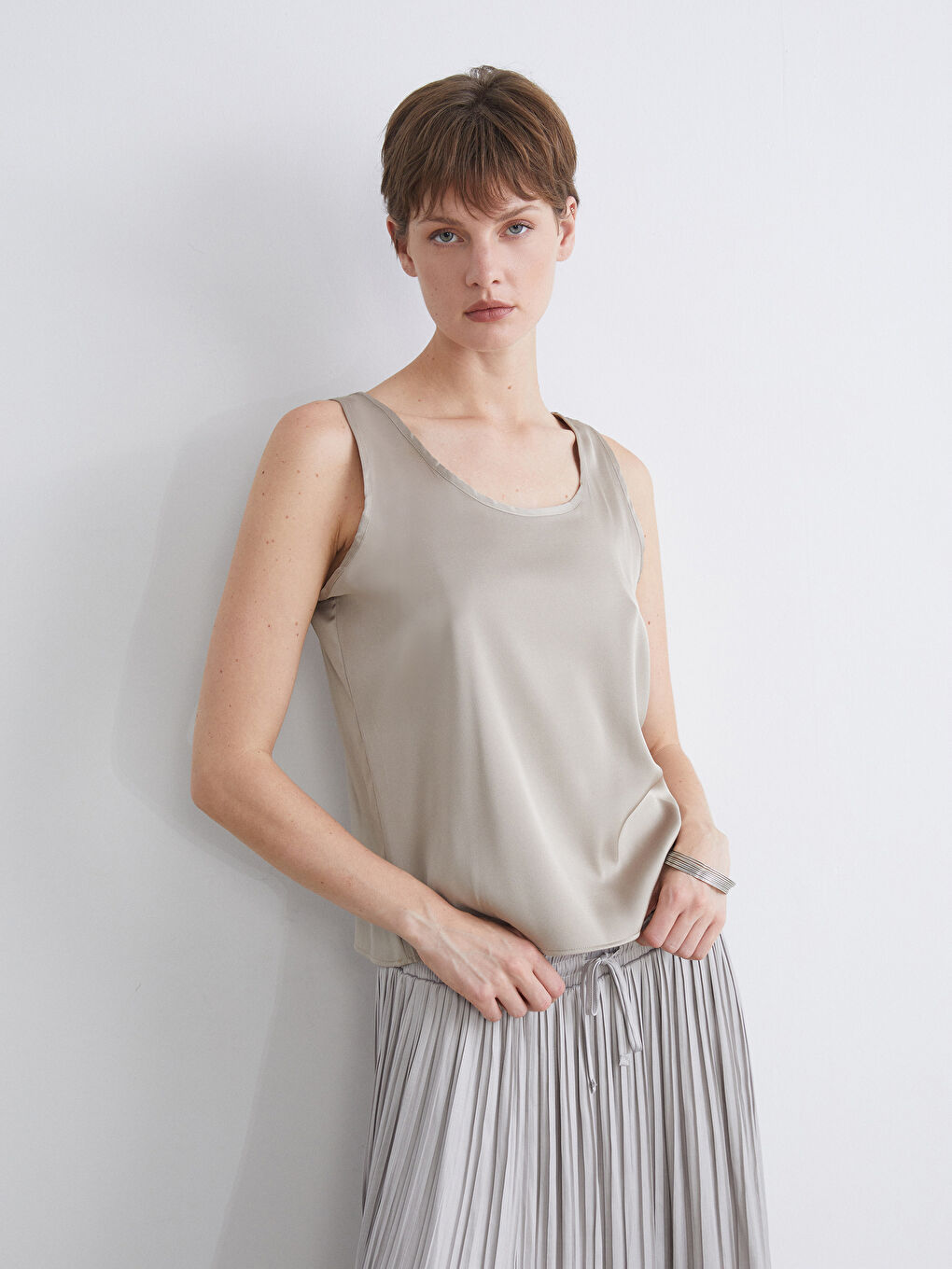 LCWAIKIKI Classic بلوزة ياقة على شكل حرف U للسيدات -S5K255Z8-YSL
