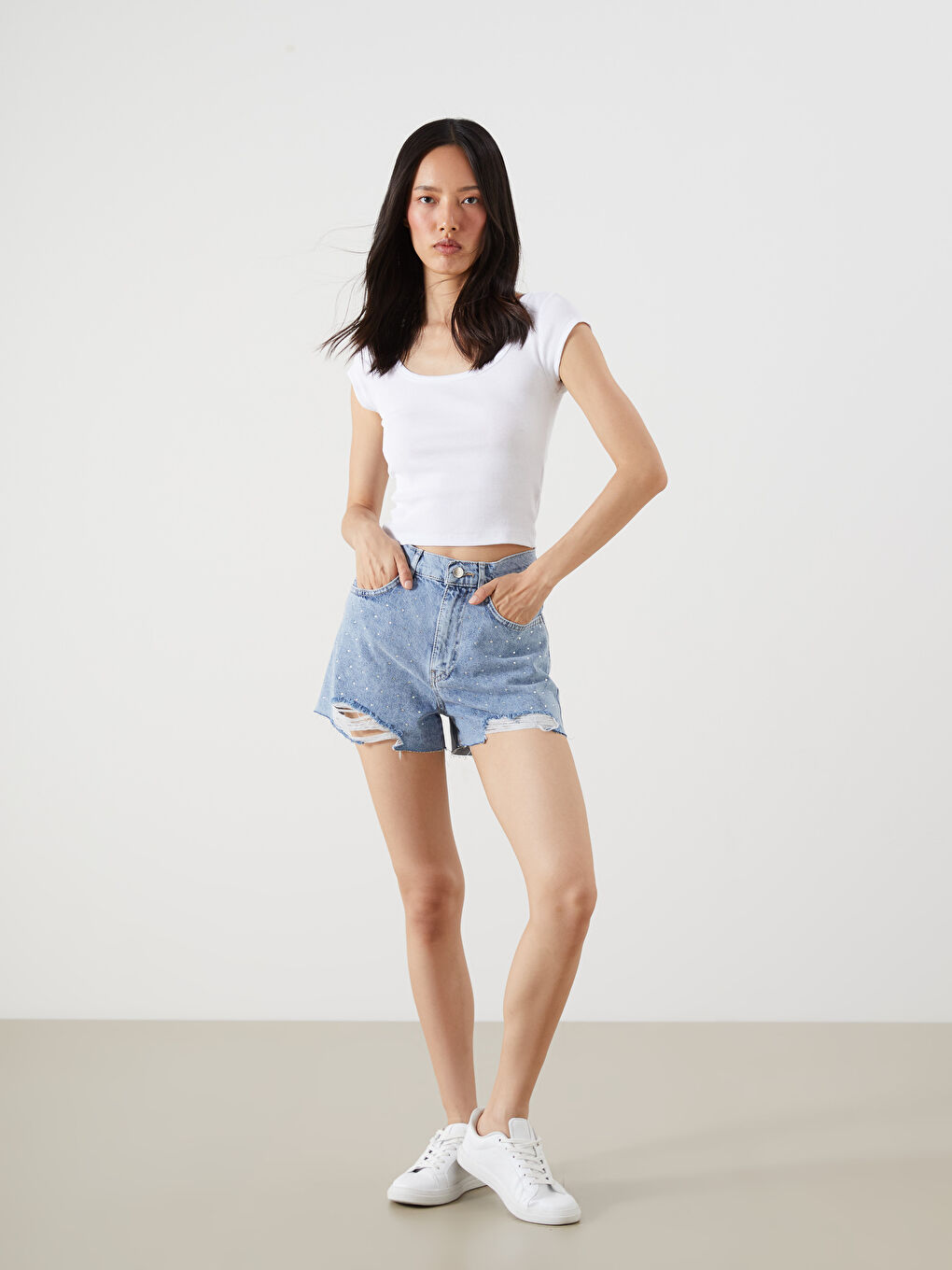 İndigo Mom Fit Yırtık Detaylı Kadın Jean Şort