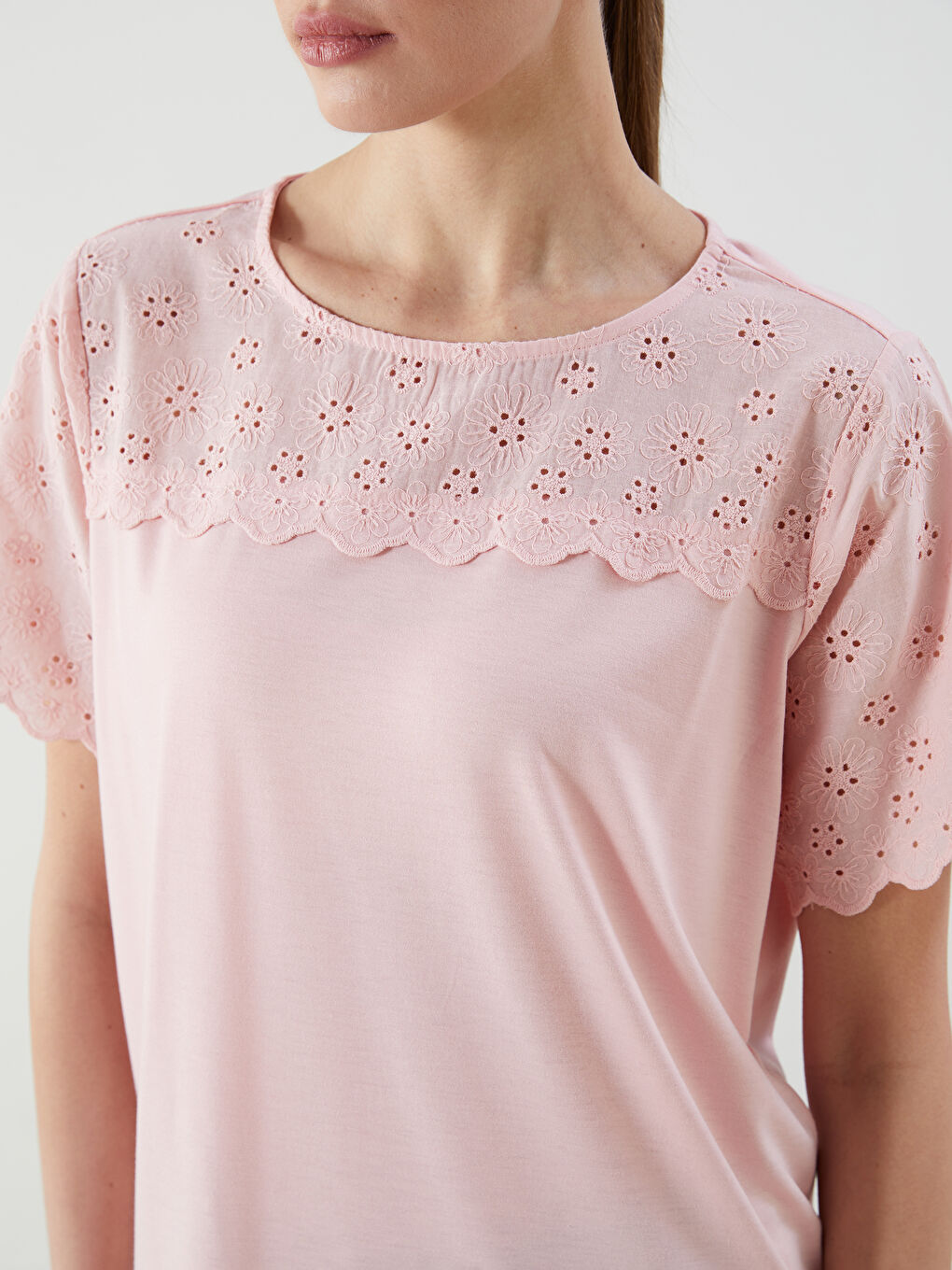 Crew Neck Embroidered Women's Blouse -S5K323Z8-G1W