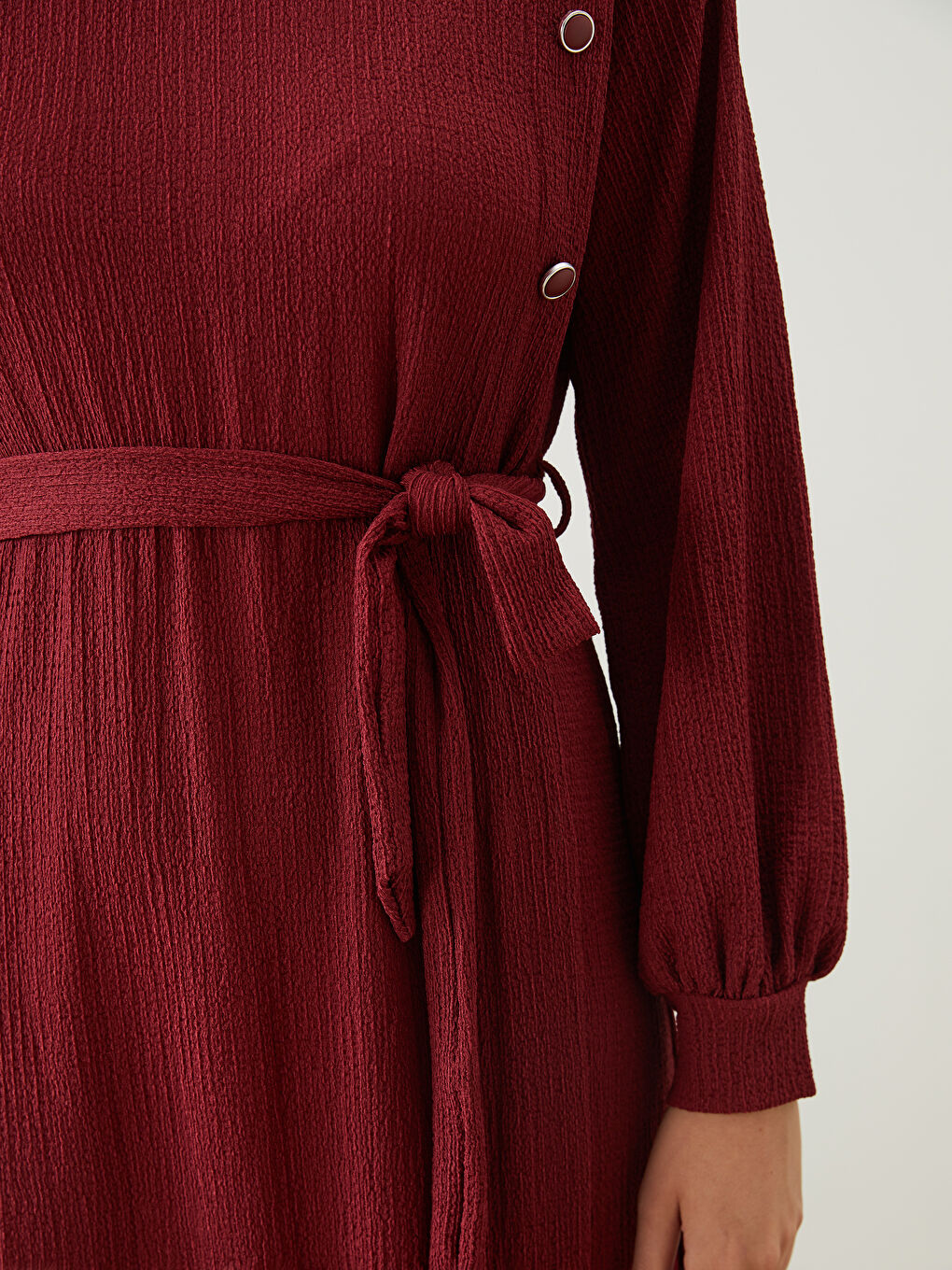 فستان محبوك بياقة قمع-2