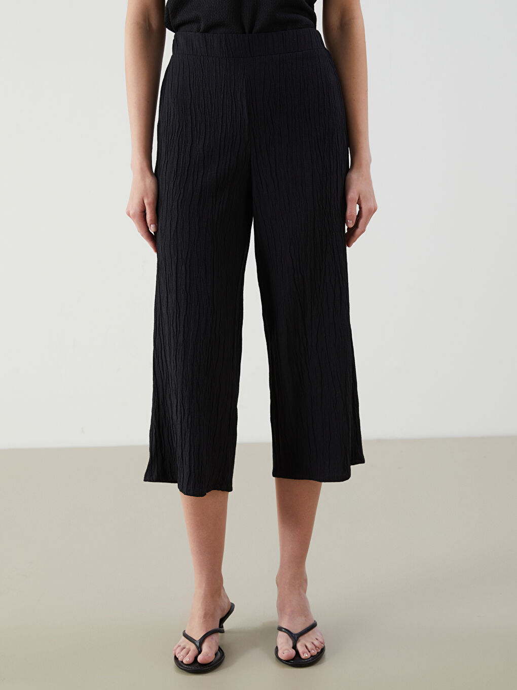Woman BLACK Capri Trousers -S5K464Z8-CVL