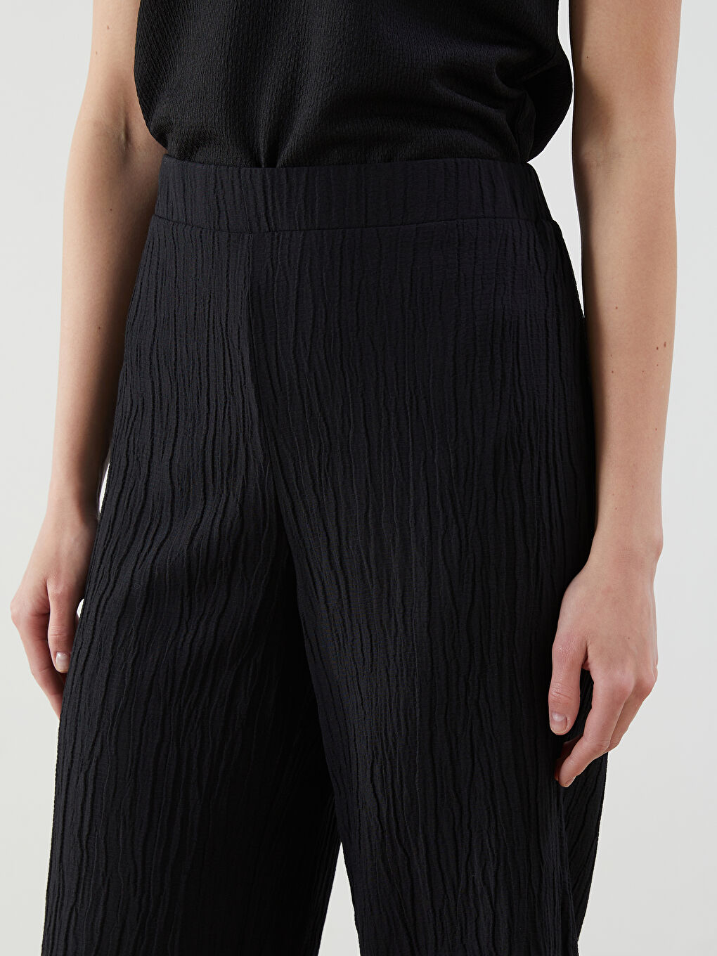 Woman BLACK Capri Trousers -S5K464Z8-CVL