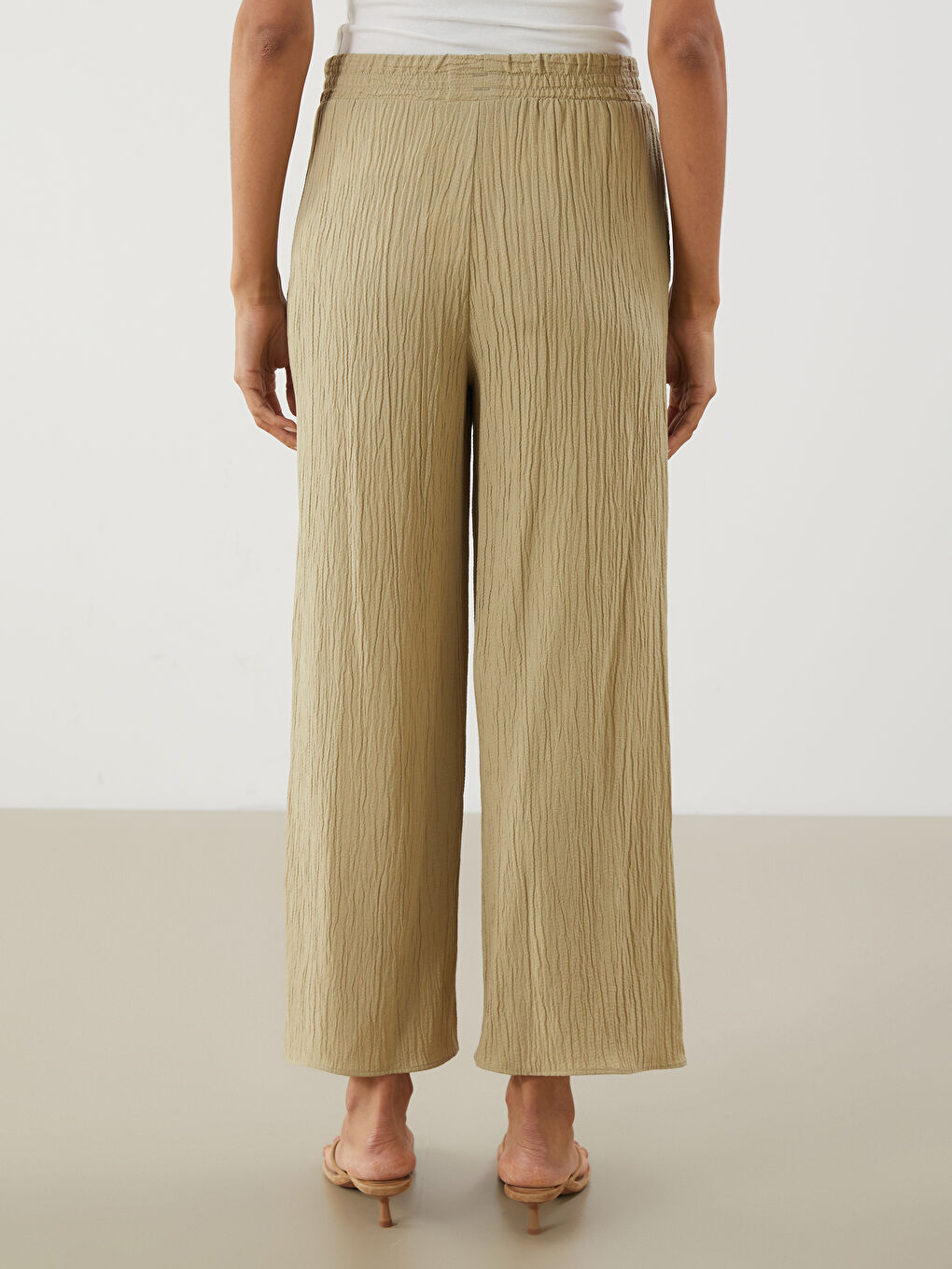 LCWAIKIKI Classic Elasticated Waist Textured Women's Trousers -S5K500Z8-GDQ
