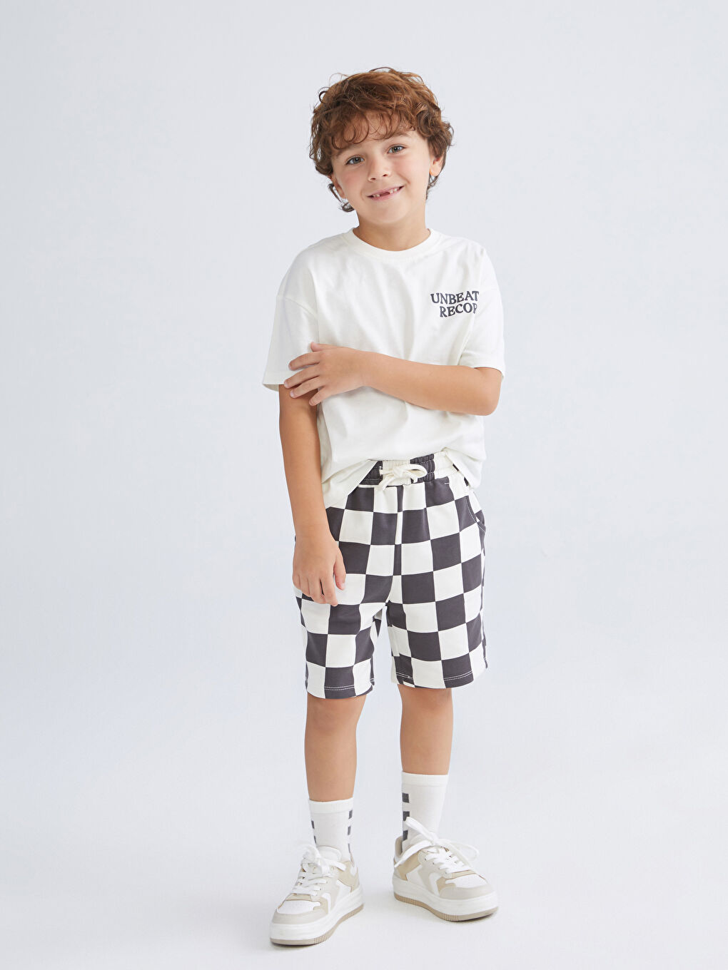 Bej Erkek Çocuk Tişört Şort ve Çorap 3'lü-1