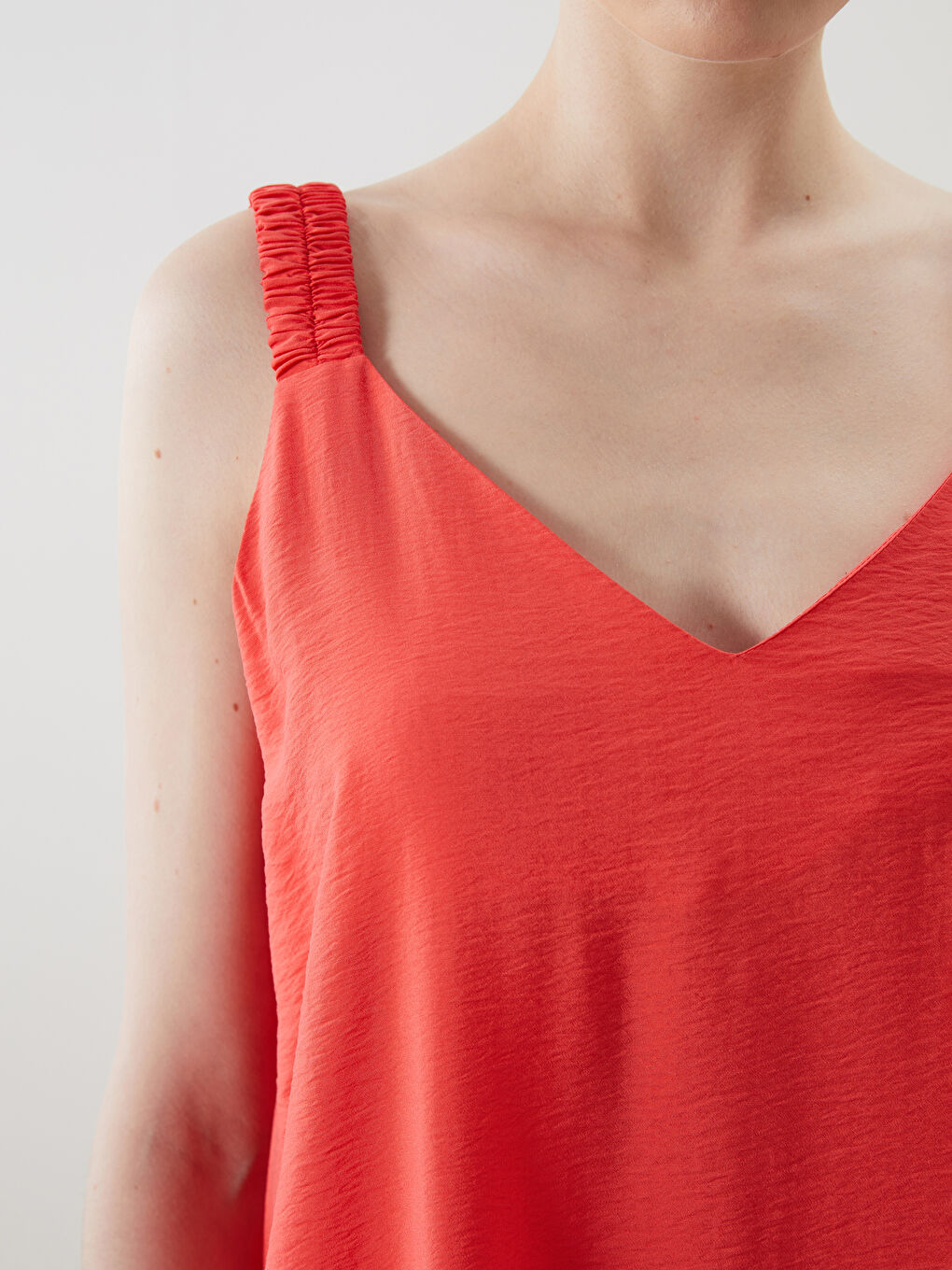 Woman RED Dress -S5K733Z8-GPU