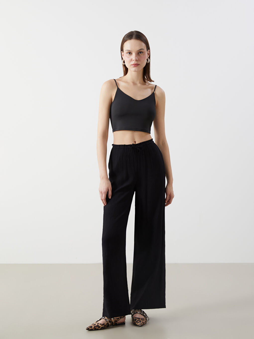 V-Neck Plain Strappy Women's Crop Top -S5K901Z8-CVL