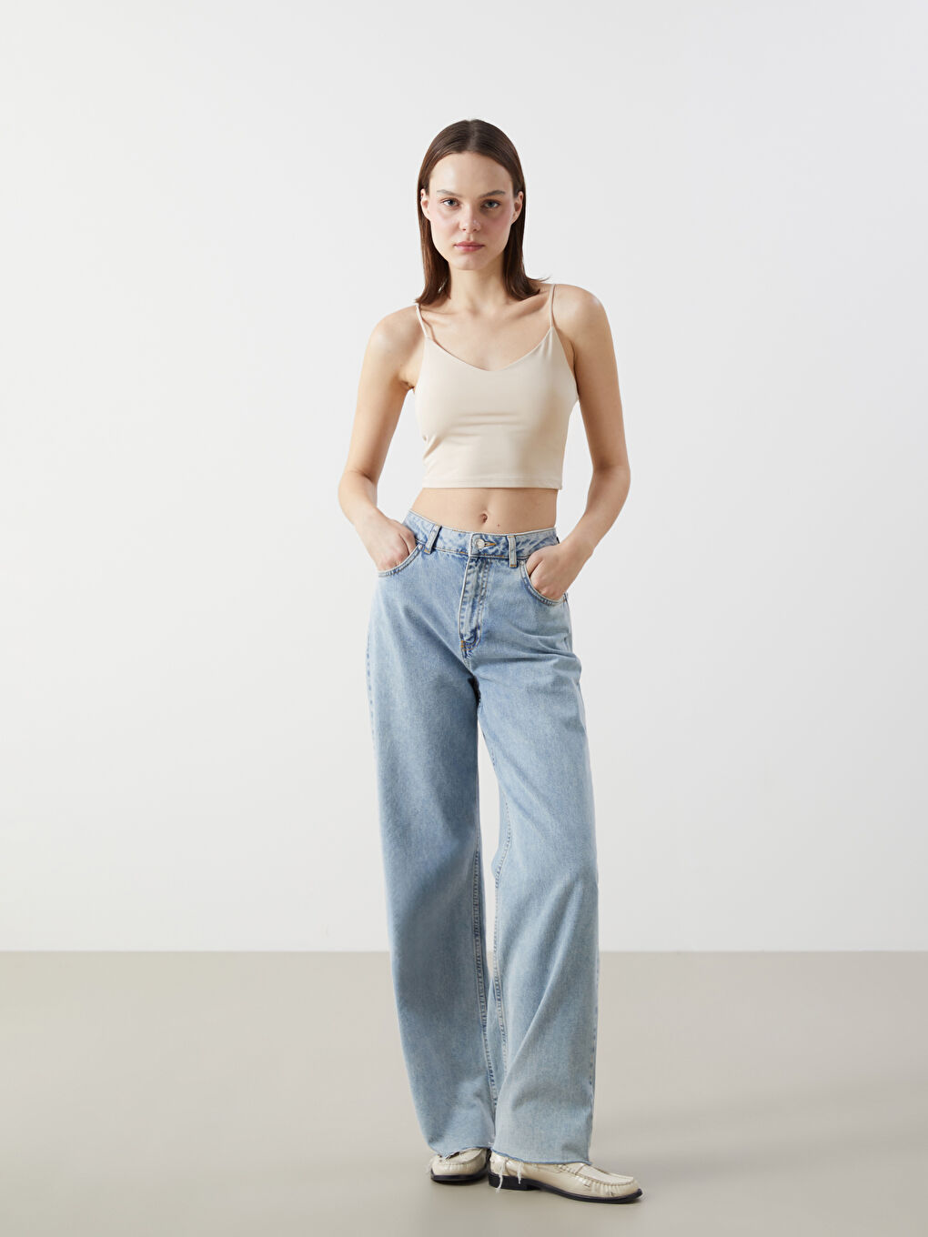 V-Neck Plain Strappy Women's Crop Top -S5K901Z8-D1N