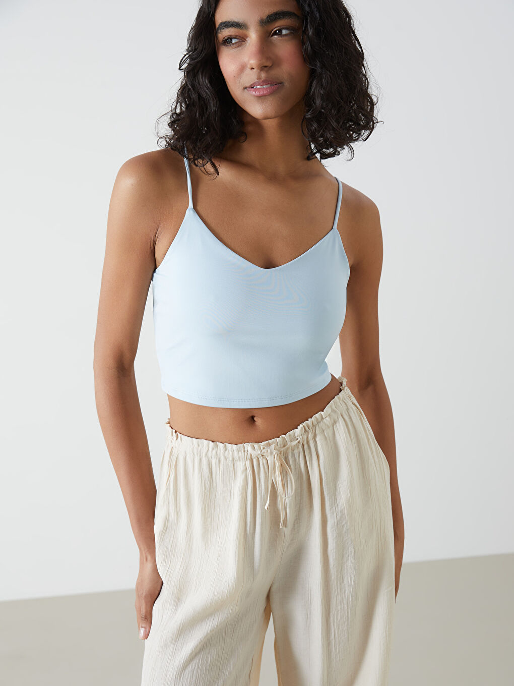 V-Neck Plain Strappy Women's Crop Top -S5K901Z8-Z0P