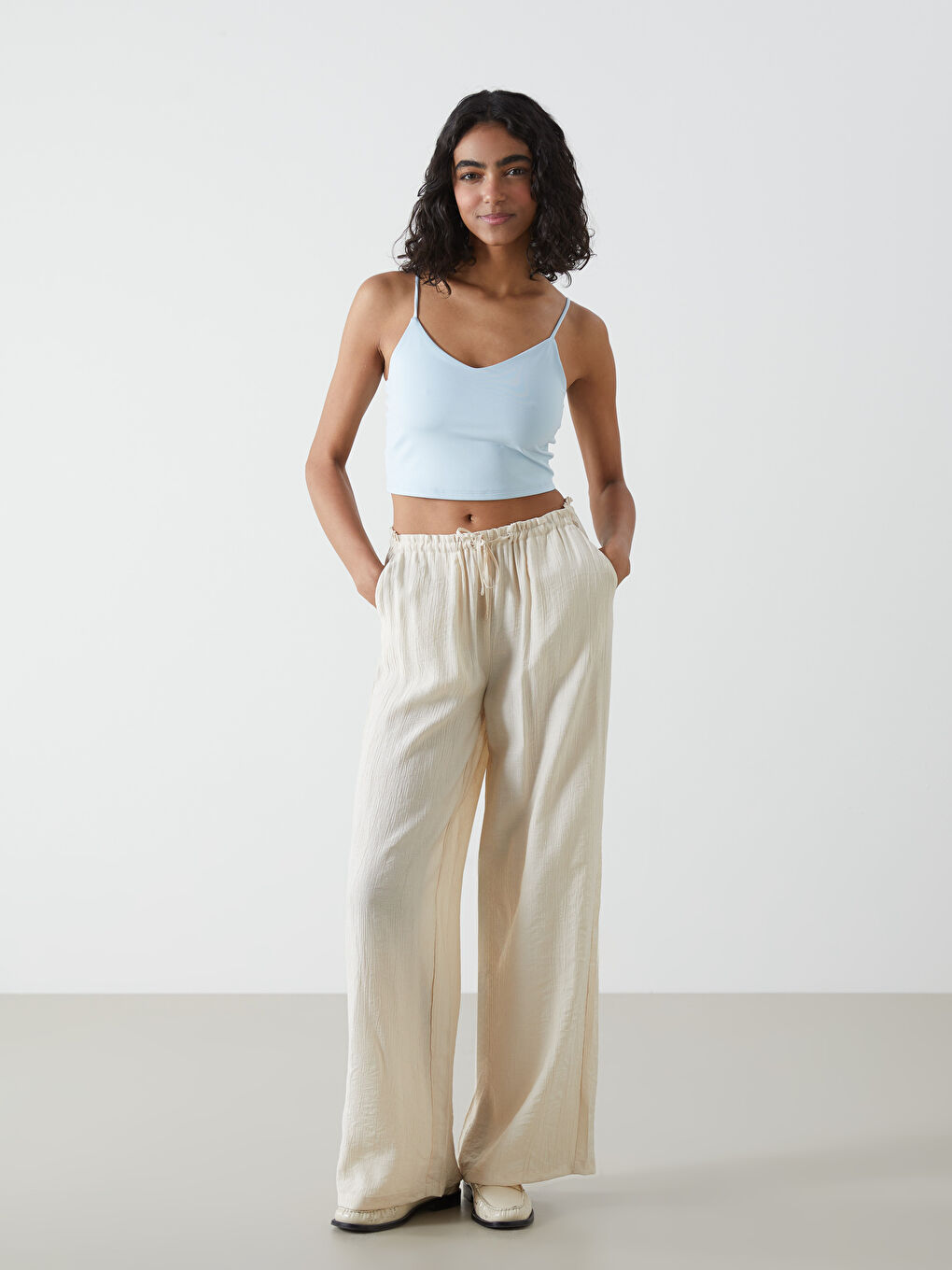 V-Neck Plain Strappy Women's Crop Top -S5K901Z8-Z0P