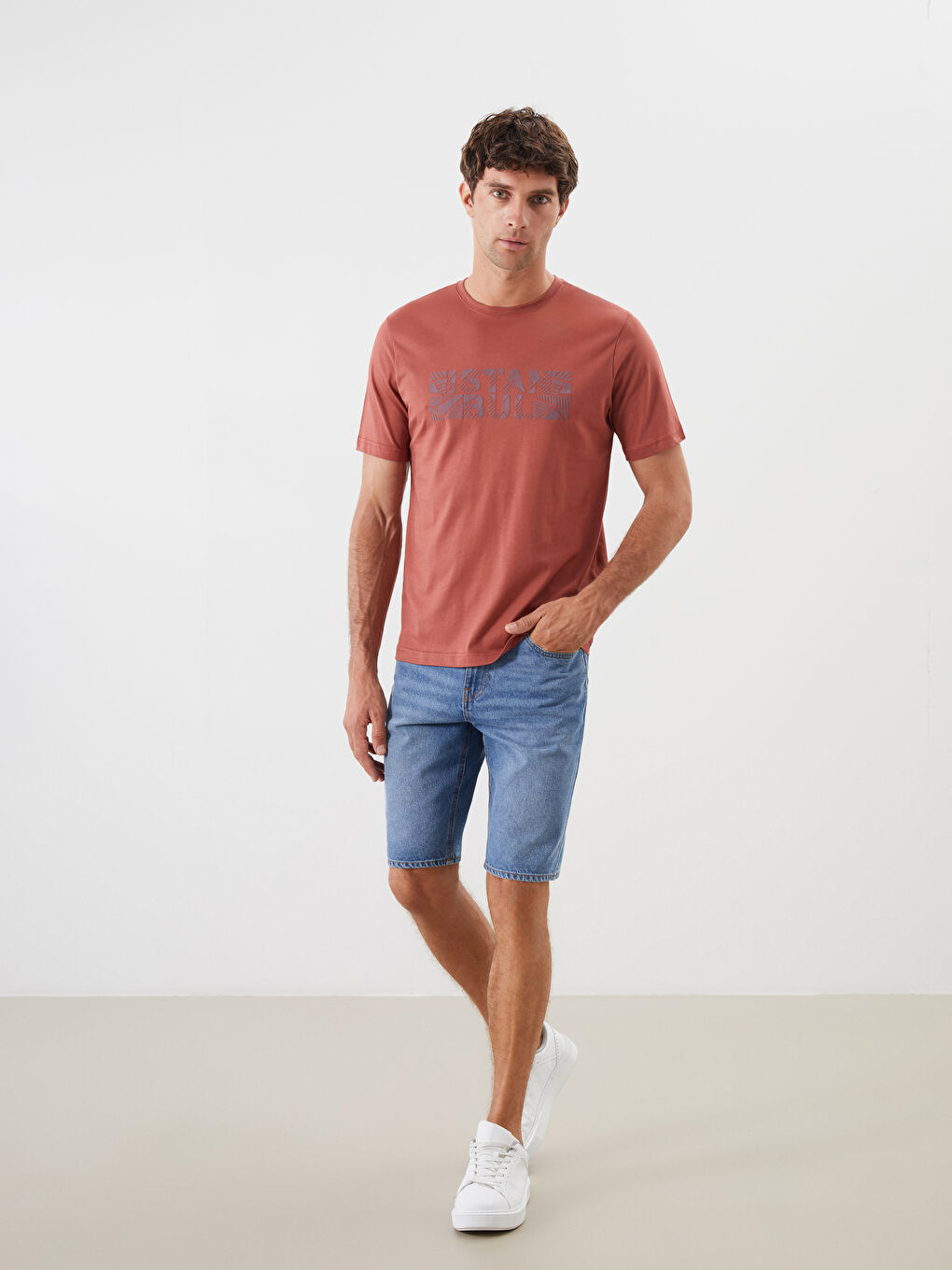 LCWAIKIKI Classic Crew Neck Istanbul Printed Jersey Men's T-Shirt -S5KB01Z8-Z5V