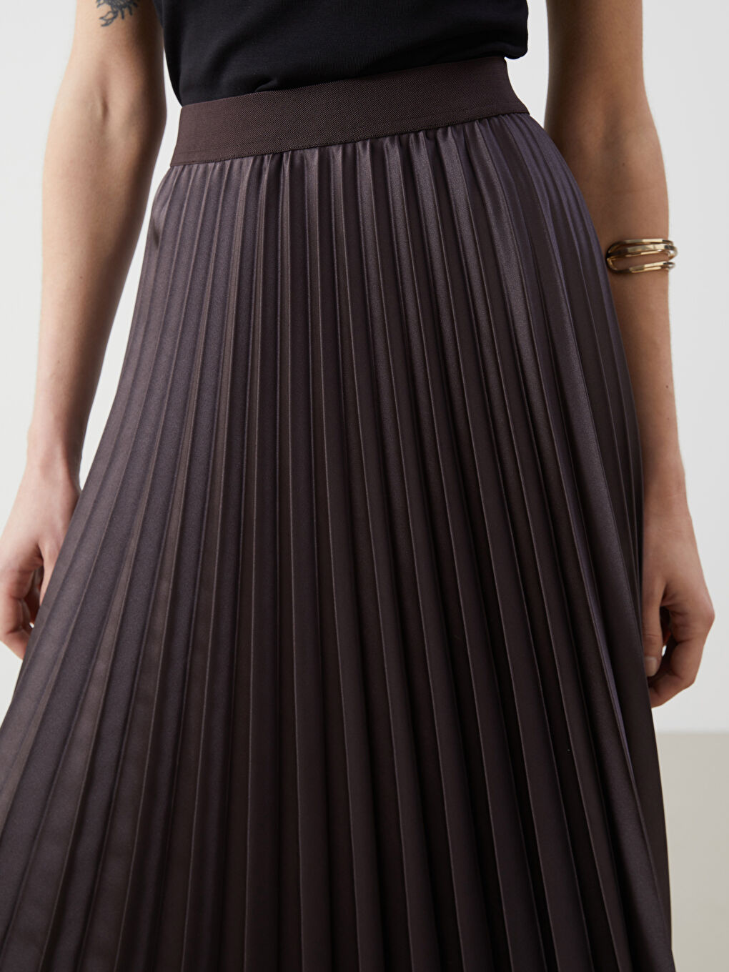 Bej Beli Lastikli Saten Kadın Pileli Etek-2