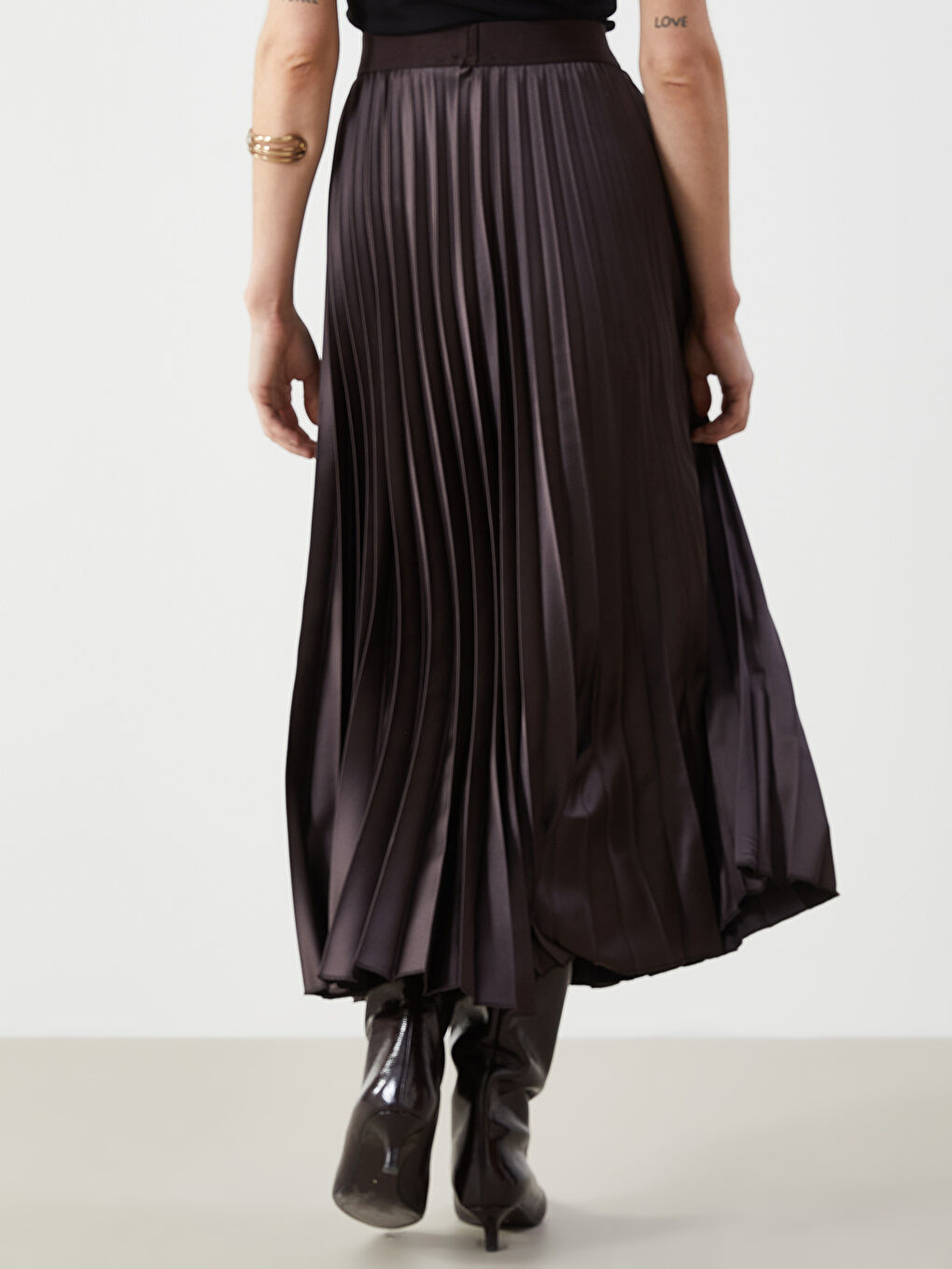 Bej Beli Lastikli Saten Kadın Pileli Etek-3