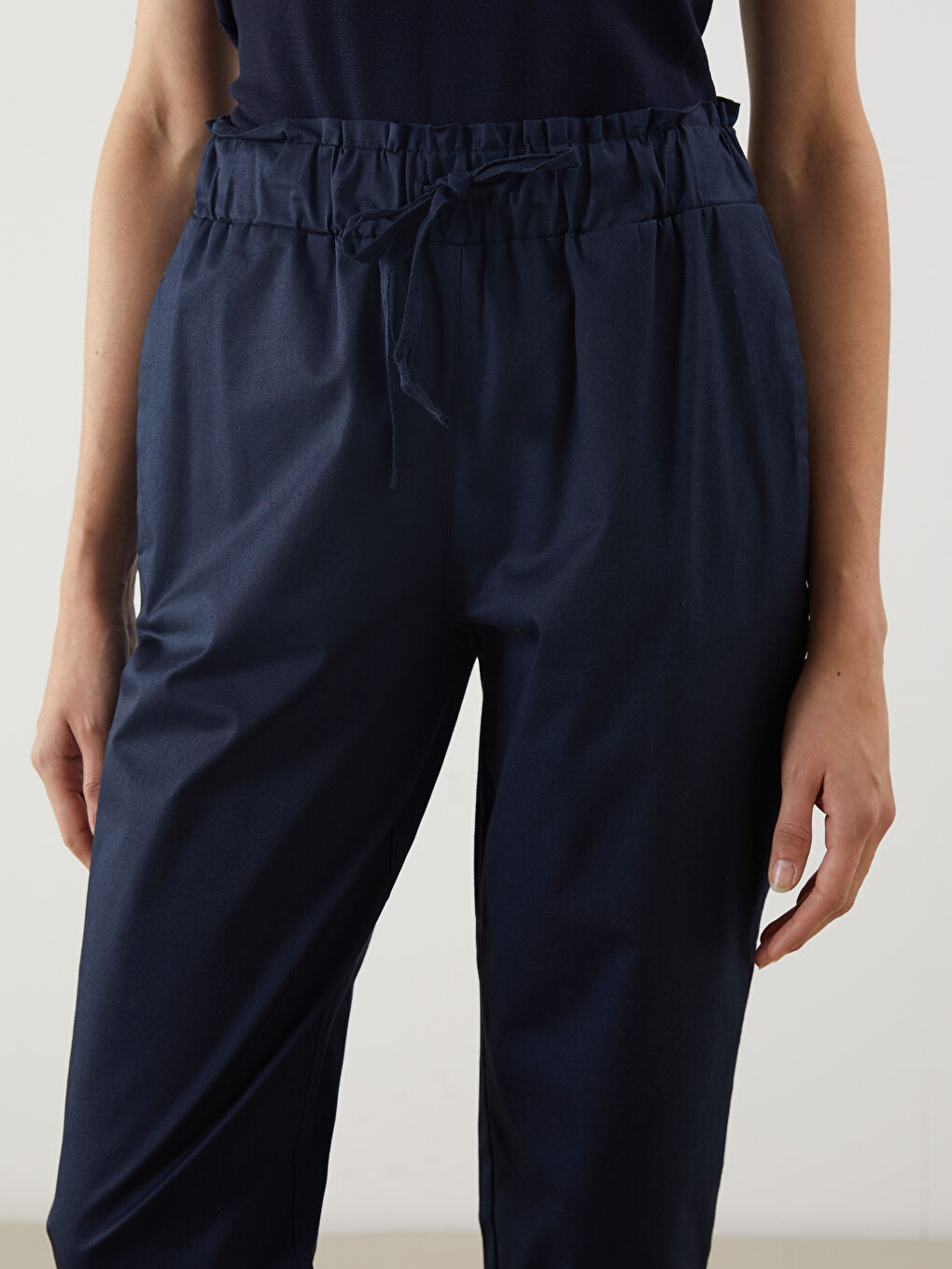 Lacivert Beli Lastikli Düz Gabardin Kadın Pantolon-2