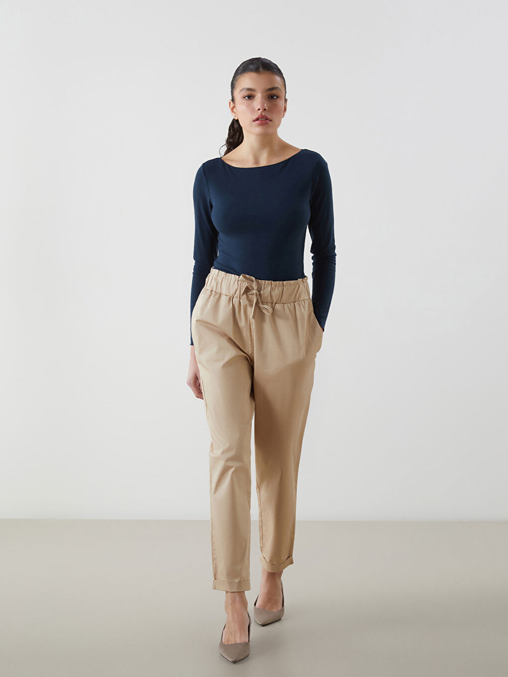 Bej Beli Lastikli Düz Gabardin Kadın Pantolon
