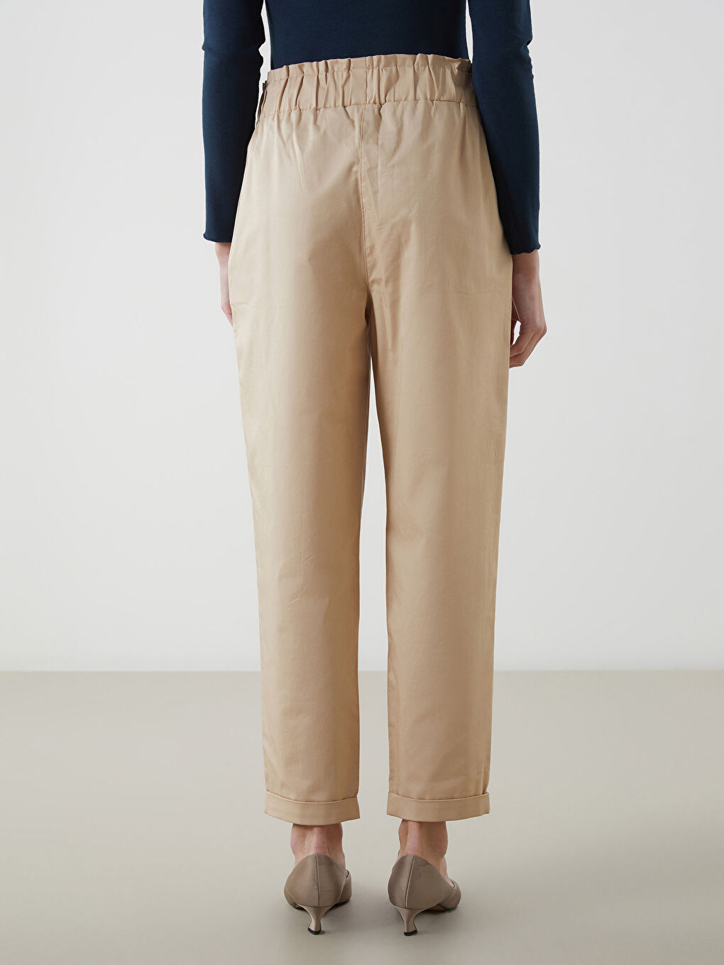 Bej Beli Lastikli Düz Gabardin Kadın Pantolon-3