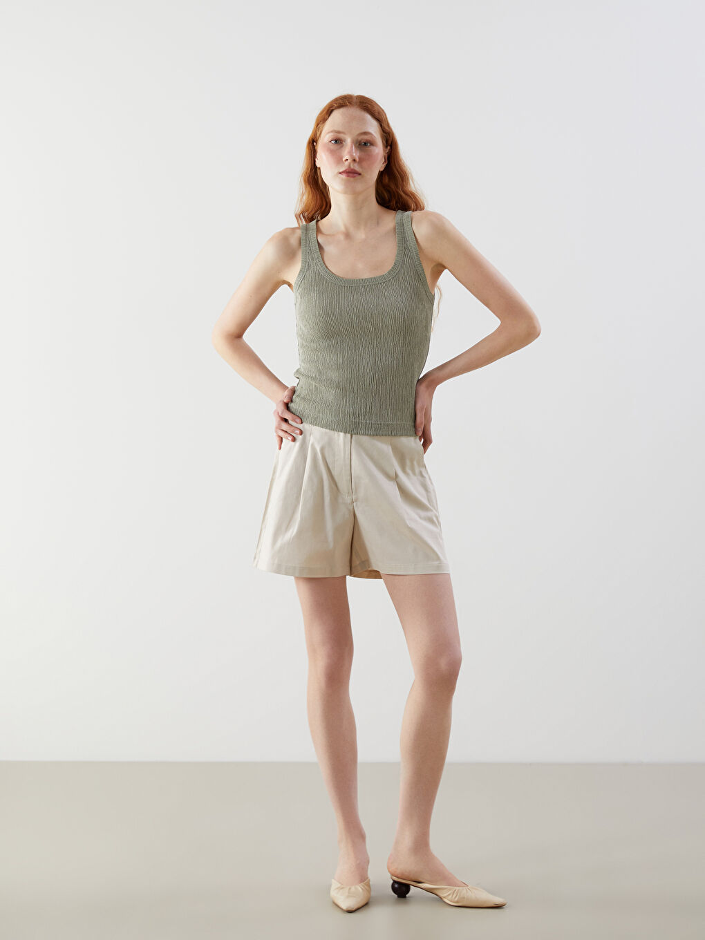 Ženska rebrasta majica bez rukava sa U vratom-1