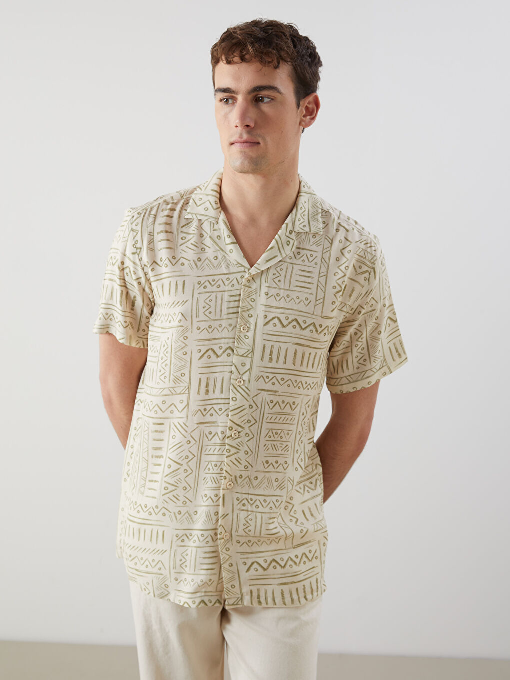 Bej Regular Fit Kısa Kollu Desenli Viskon Erkek Gömlek