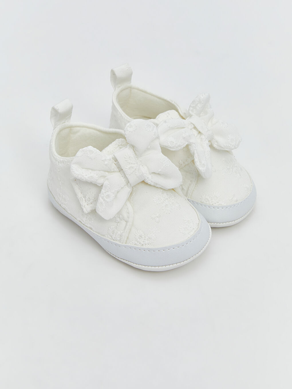 أحذية عربة أطفال أبيض طفلة