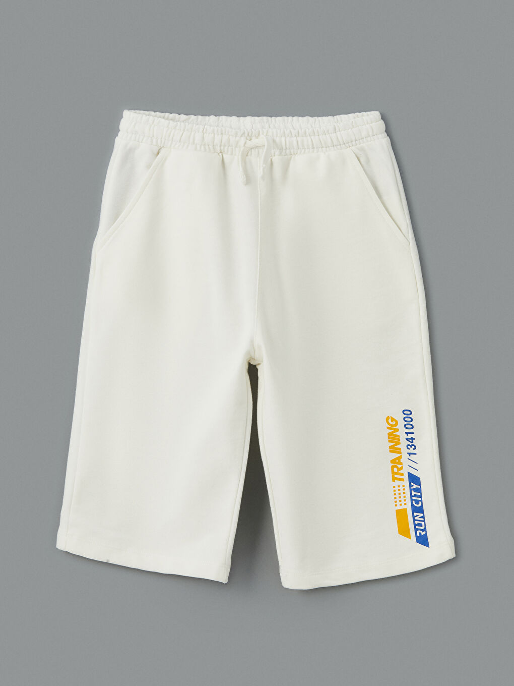 Beyaz Beli Lastikli Erkek Çocuk Şort