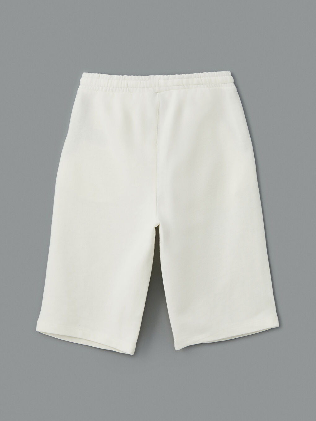 Beyaz Beli Lastikli Erkek Çocuk Şort-1