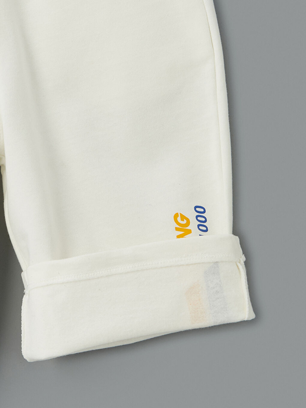 Beyaz Beli Lastikli Erkek Çocuk Şort-2