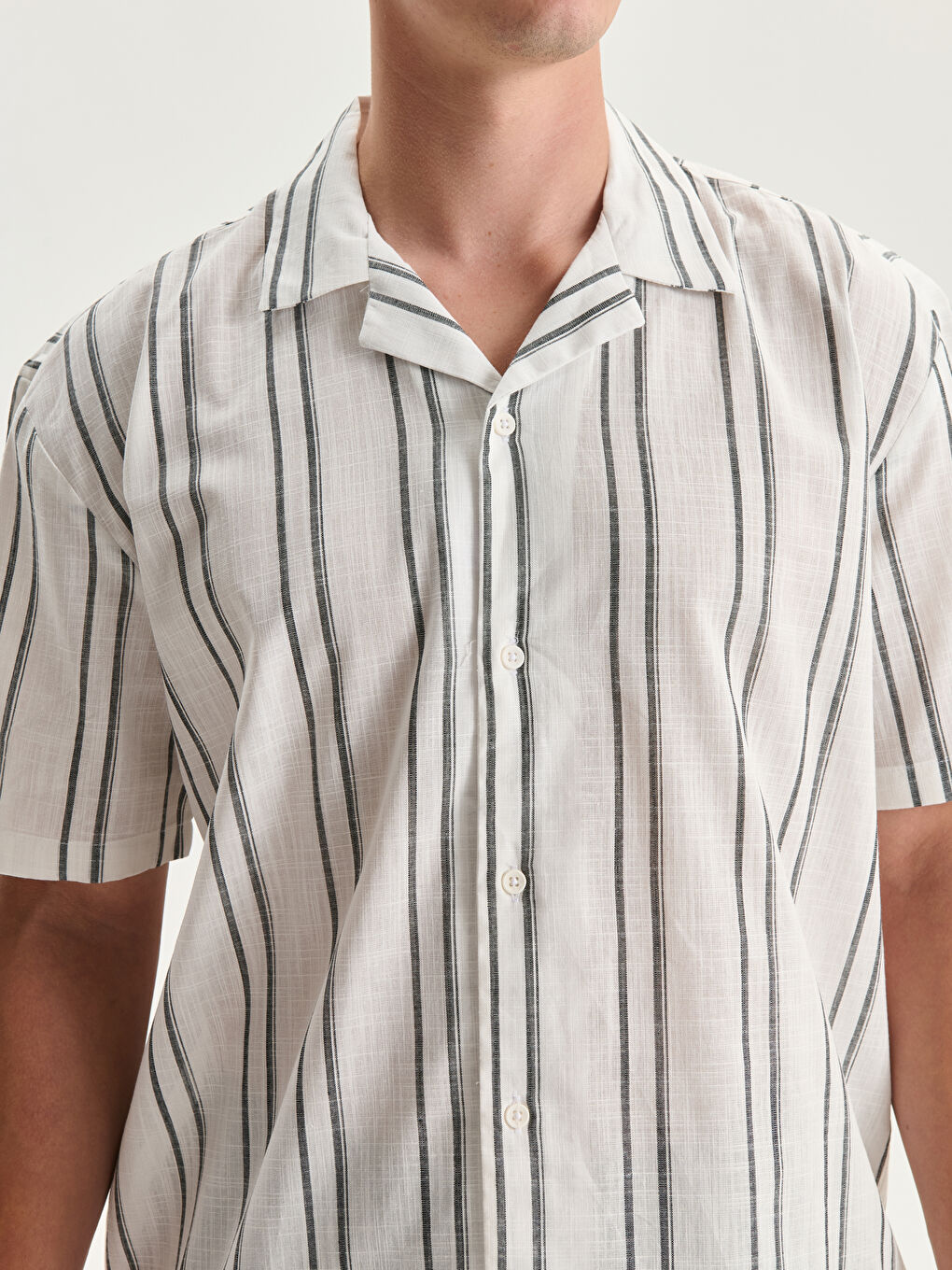 Relaxed Fit Resort Neck Short Sleeve Striped Men's Shirt-2