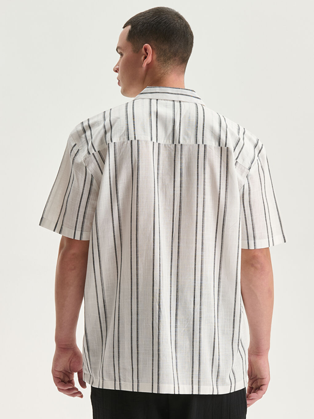 Relaxed Fit Resort Neck Short Sleeve Striped Men's Shirt-3