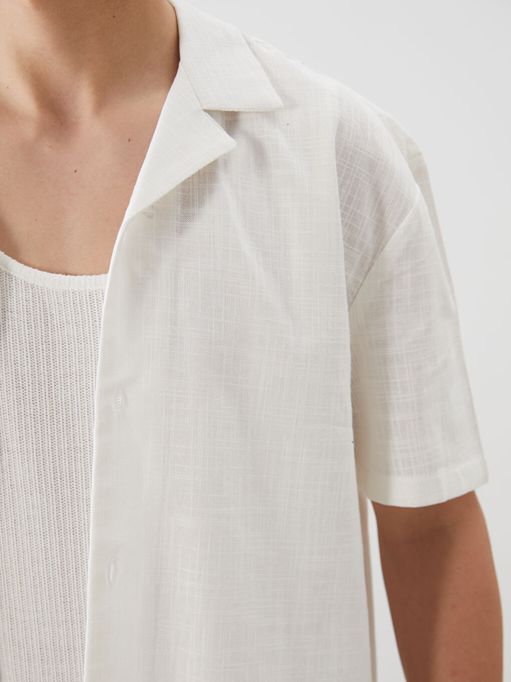 Chemise à Coupe Régulière Col en Resort Manches Courtes pour Hommes-2