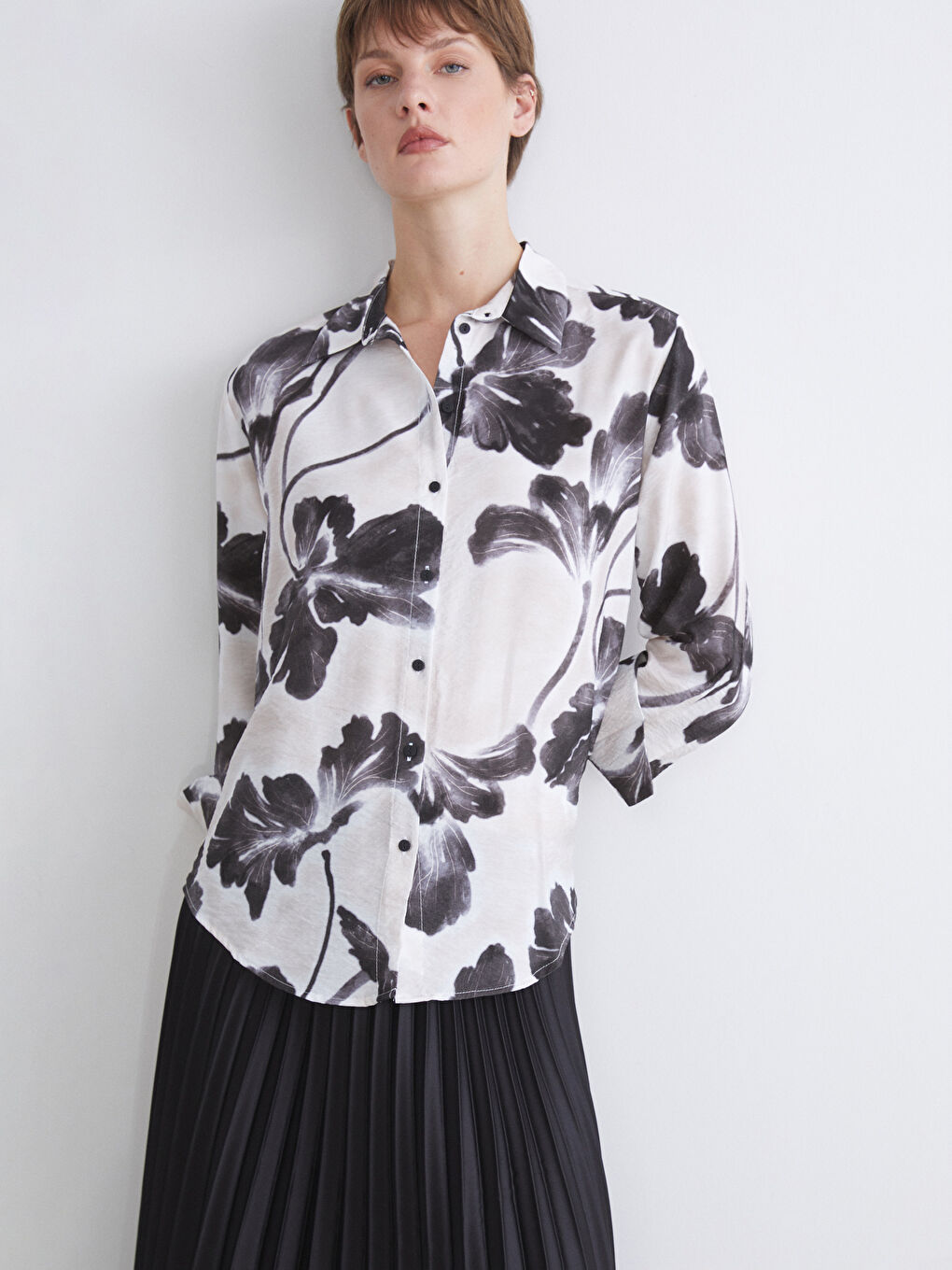 Ekru Loose Fit Desenli Kadın Saten Gömlek-1