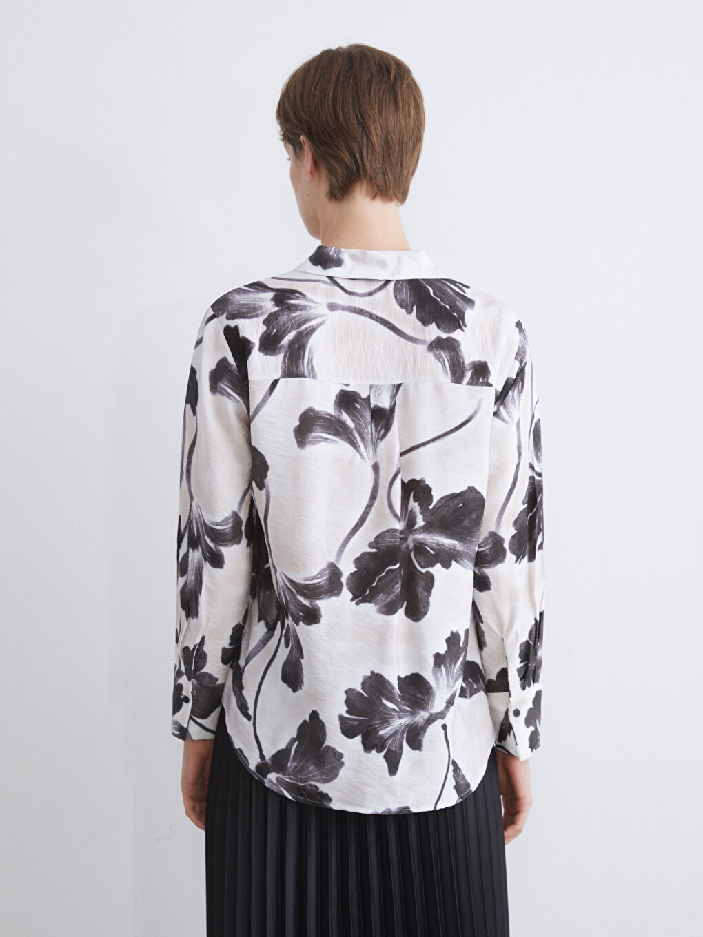 Ekru Loose Fit Desenli Kadın Saten Gömlek-6