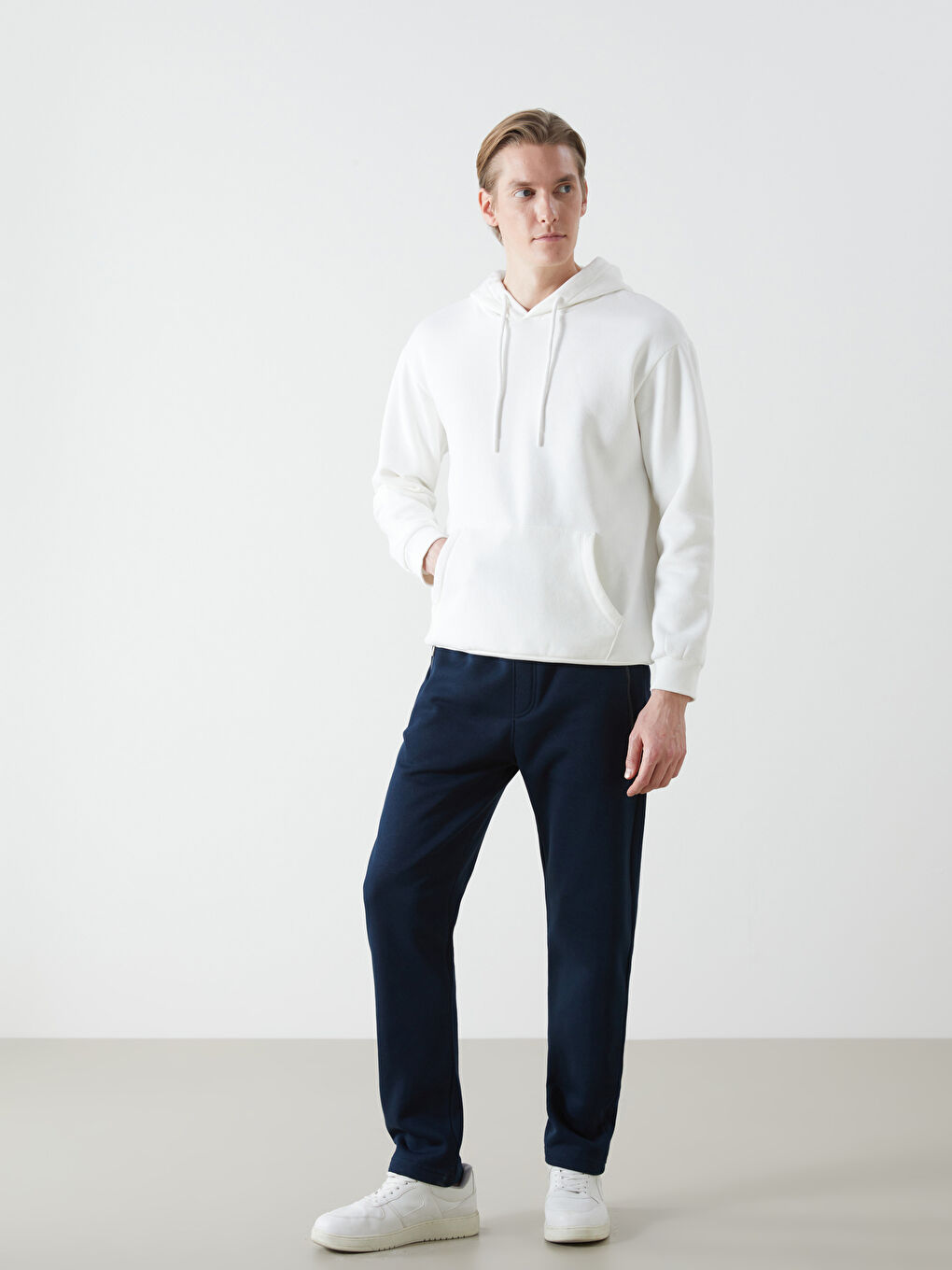 پانتۆڵی ئارەقە فیتی ئاسایی بۆ پیاوان