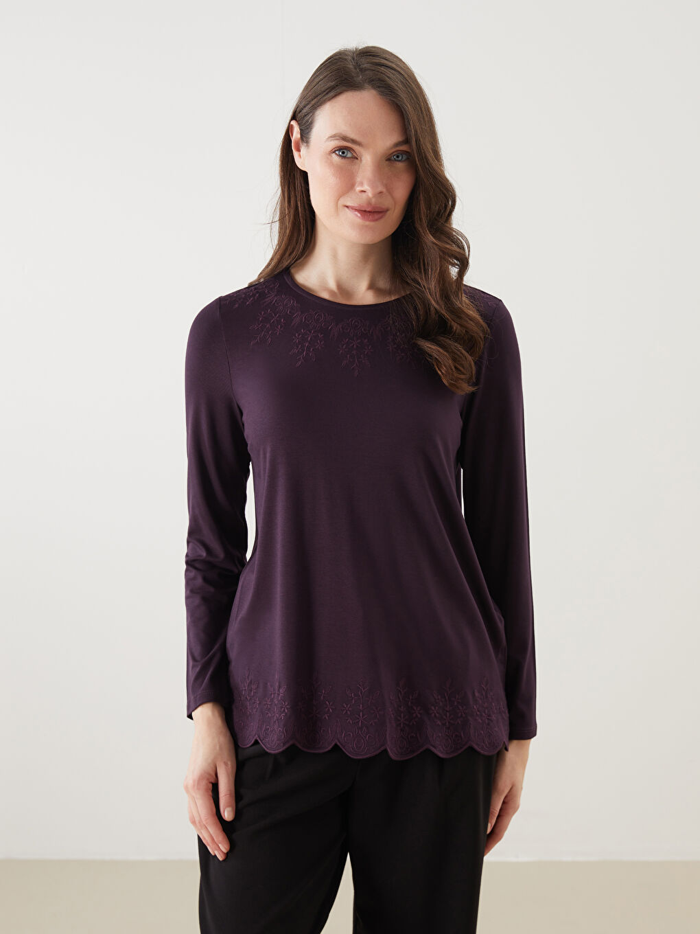 Mürdüm Bisiklet Yaka Nakışlı Kadın Bluz