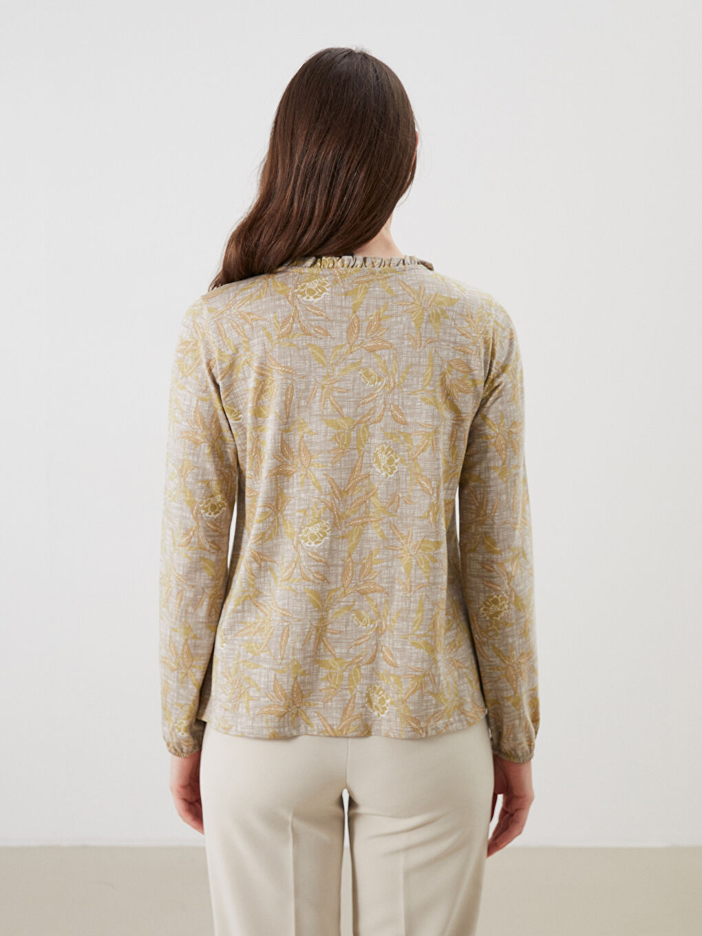 بلوزة بياقة مربوطة منقوشة-3